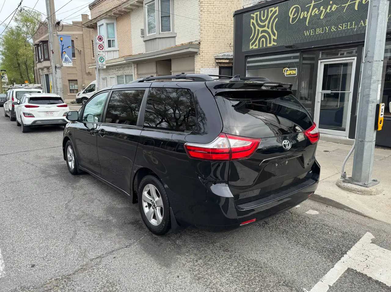 Toyota Sienna снимка Toyota Sienna