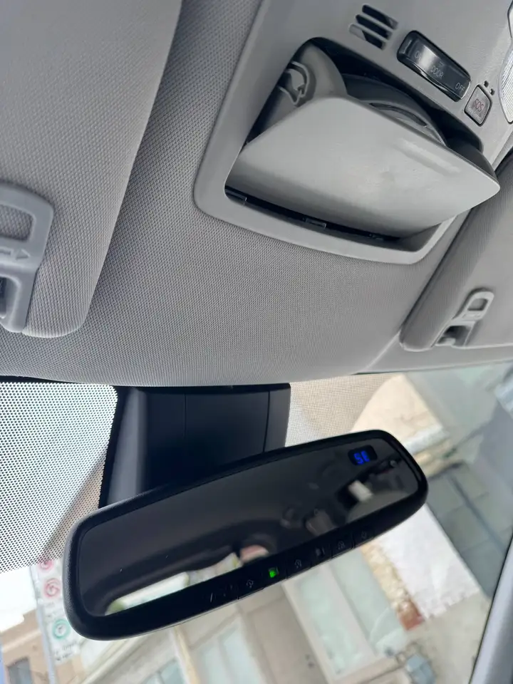 Toyota Sienna снимка Toyota Sienna