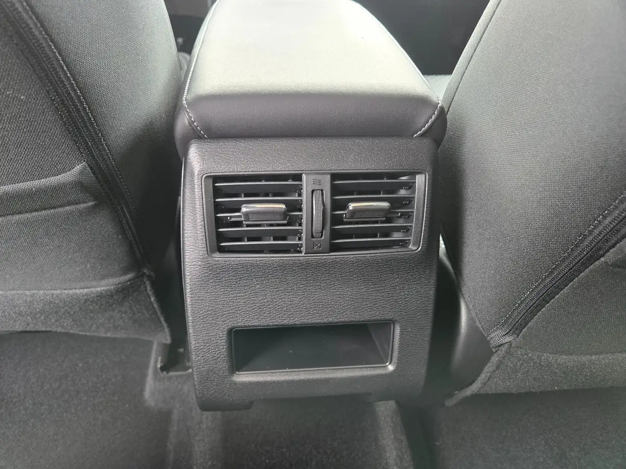 Mitsubishi Outlander снимка Mitsubishi Outlander