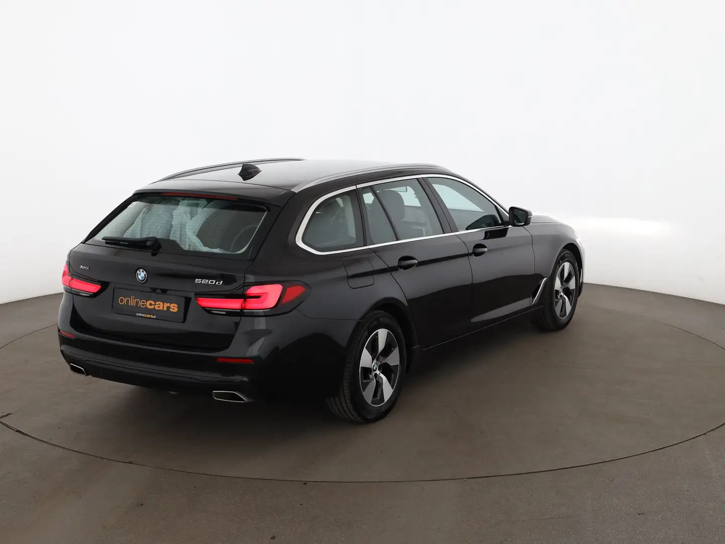 BMW 520 d xDrive Touring Aut LED AHK LEDER NAVI R-CAM Schwarz - 2