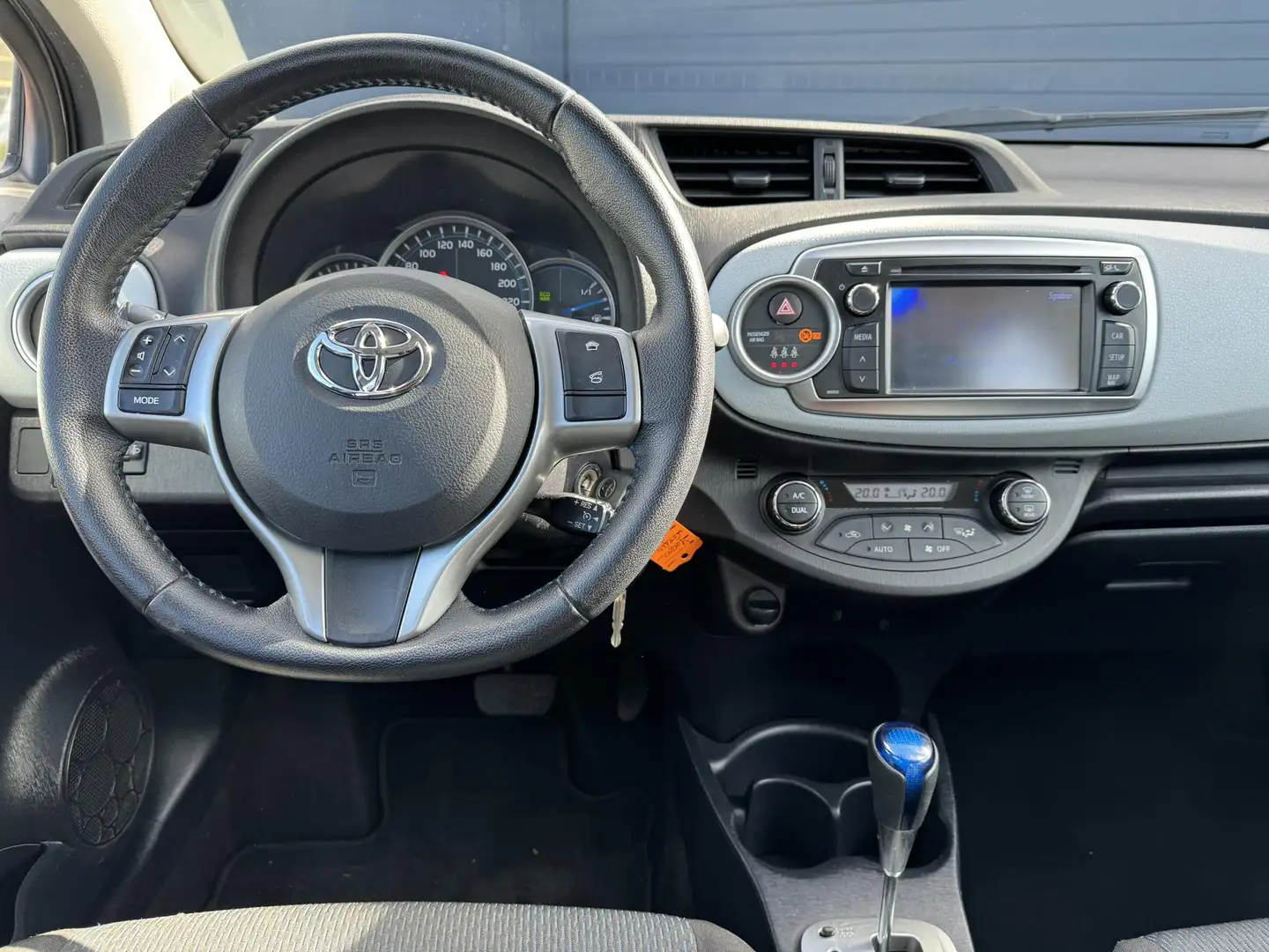 Toyota Yaris 1.5 Full Hybrid Aspiration Hybride Automaat,2e Eig Šedá - 2
