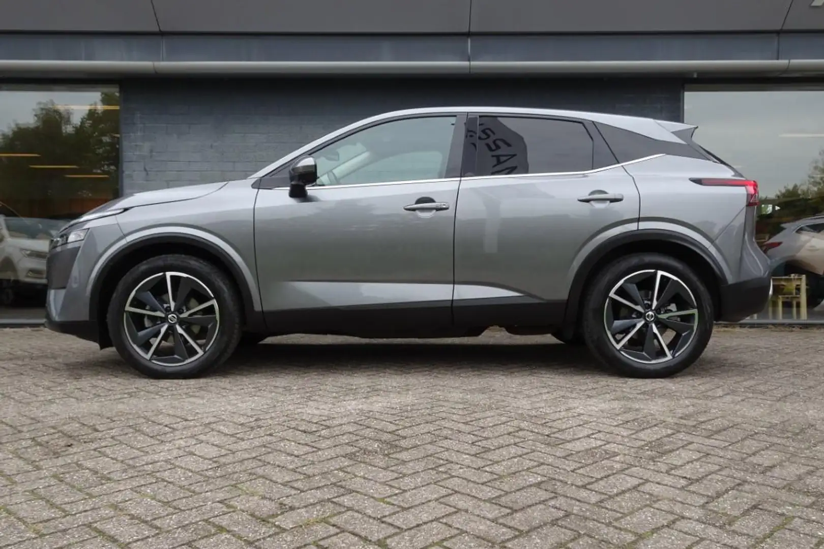Nissan Qashqai 1.3 Mild-Hybrid 140pk N-Style Grijs - 2