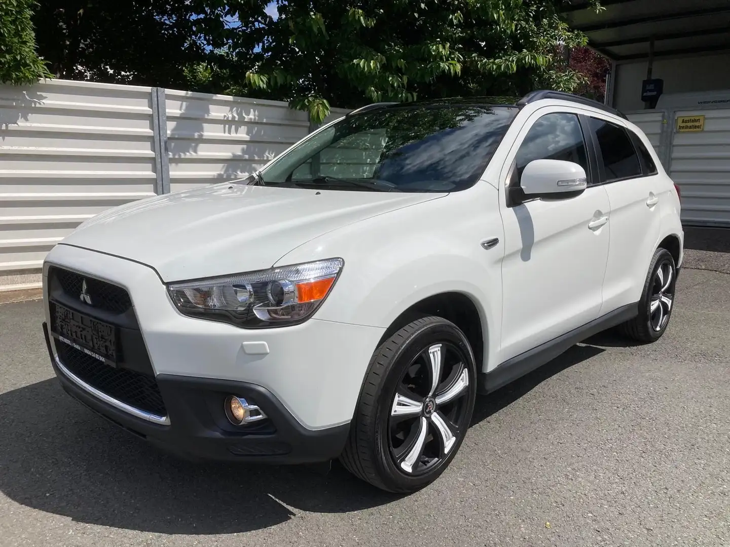 Mitsubishi ASX 1,8 DI-D Instyle 4x4 -- Navi-Kamera-Leder-Xenon -- Weiß - 1