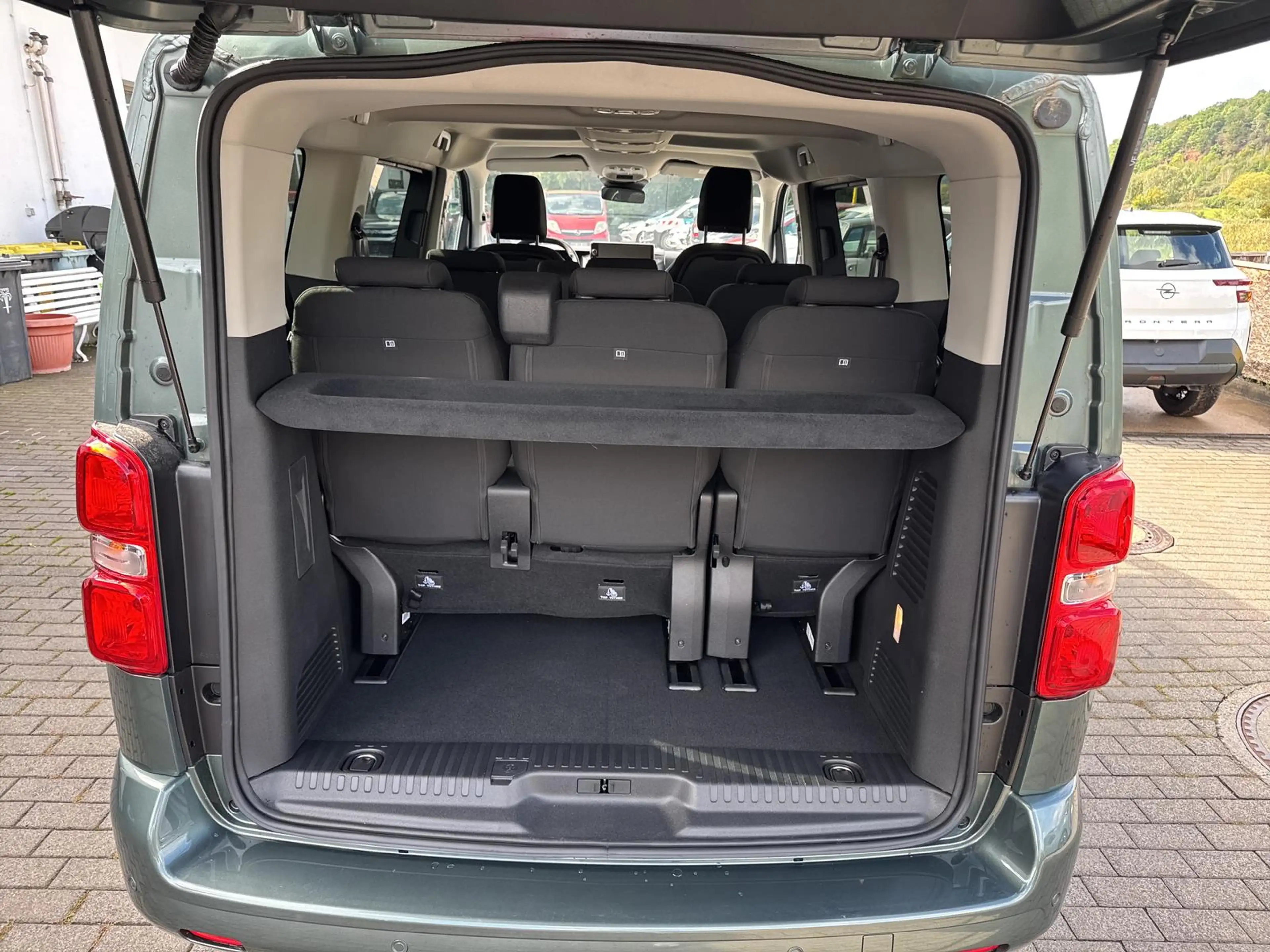 Opel Zafira Life 2.2 Diesel — photo 10