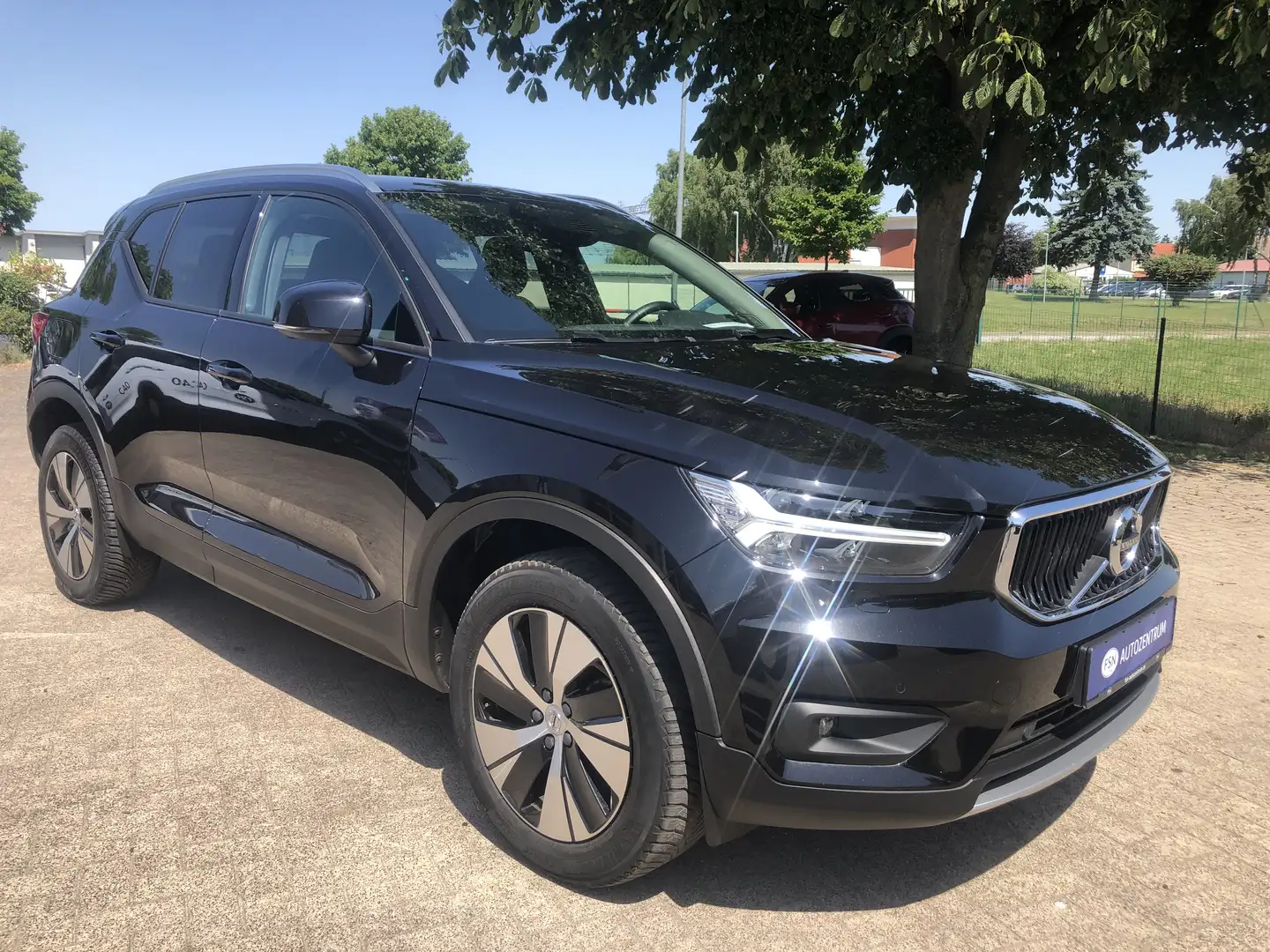 Volvo XC40 T3 Momentum Pro Schwarz - 2