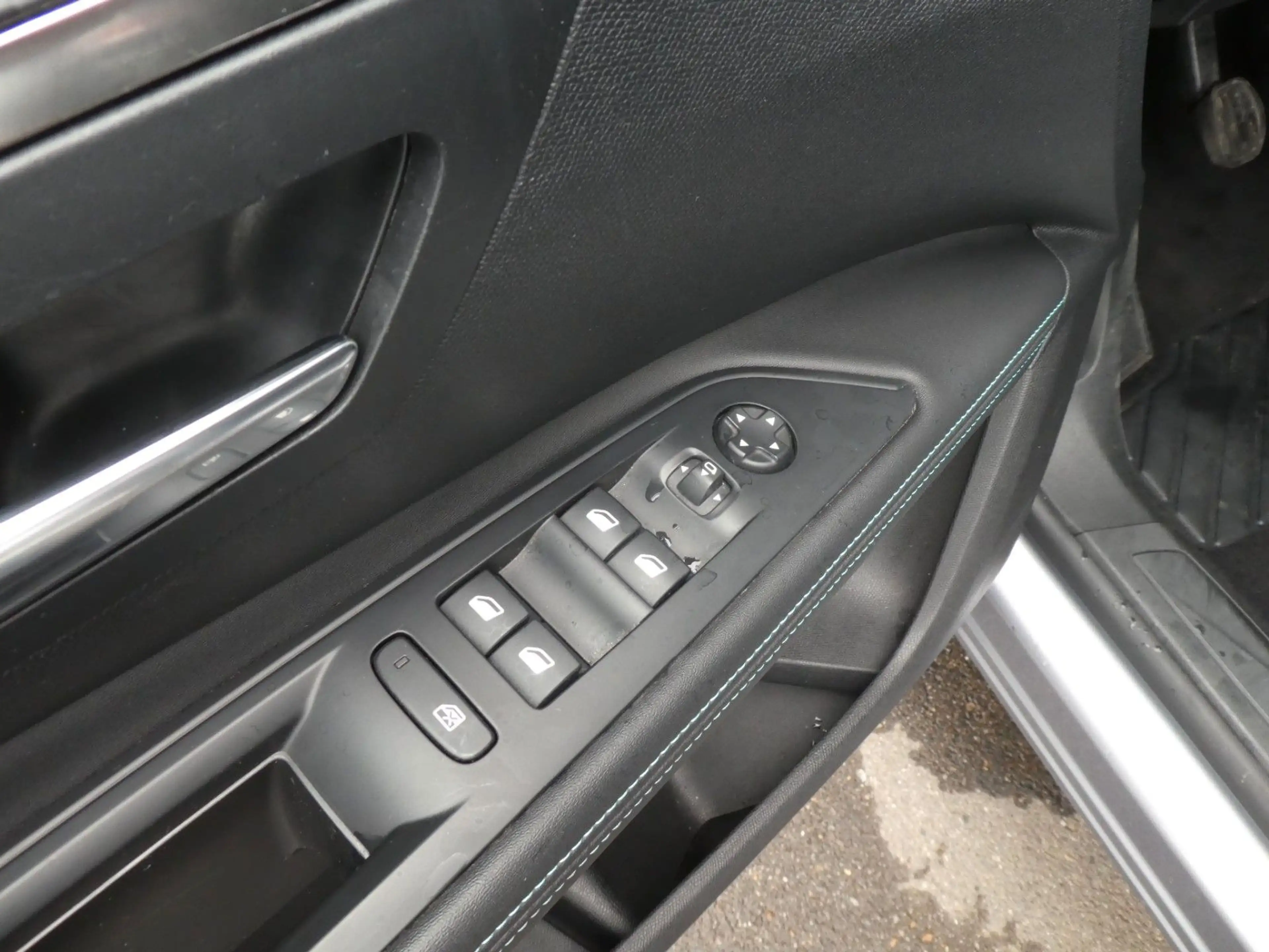 Peugeot 5008 Allure Pack, Klima, SHZ, PDC, Kamera, LED — photo 14