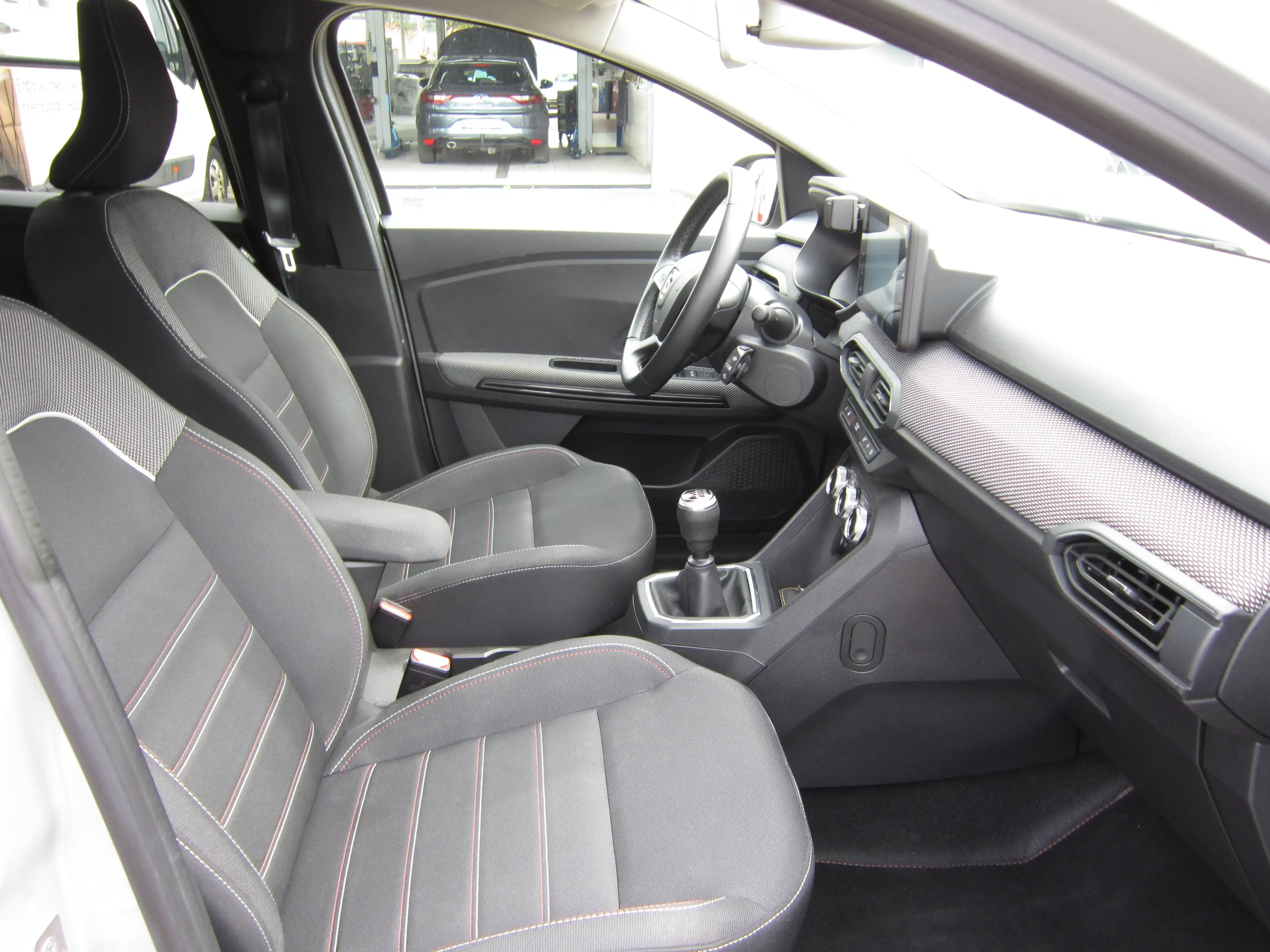 Dacia Jogger Jogger TCe 110 Extreme, Sitzheizung, Klimaautomatik, Kamera, Navi — photo 11