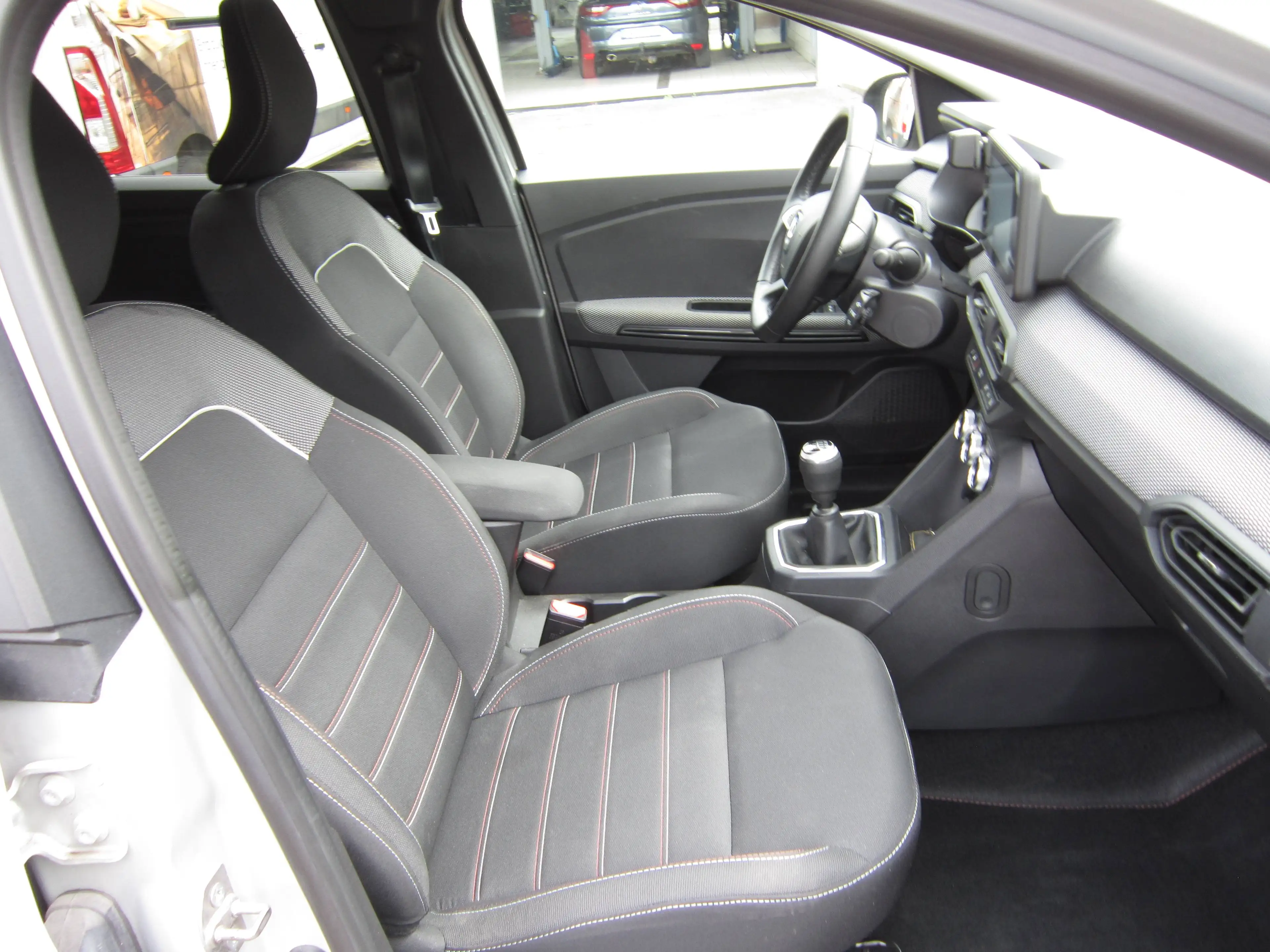 Dacia Jogger Jogger TCe 110 Extreme, Sitzheizung, Klimaautomatik, Kamera, Navi — photo 10