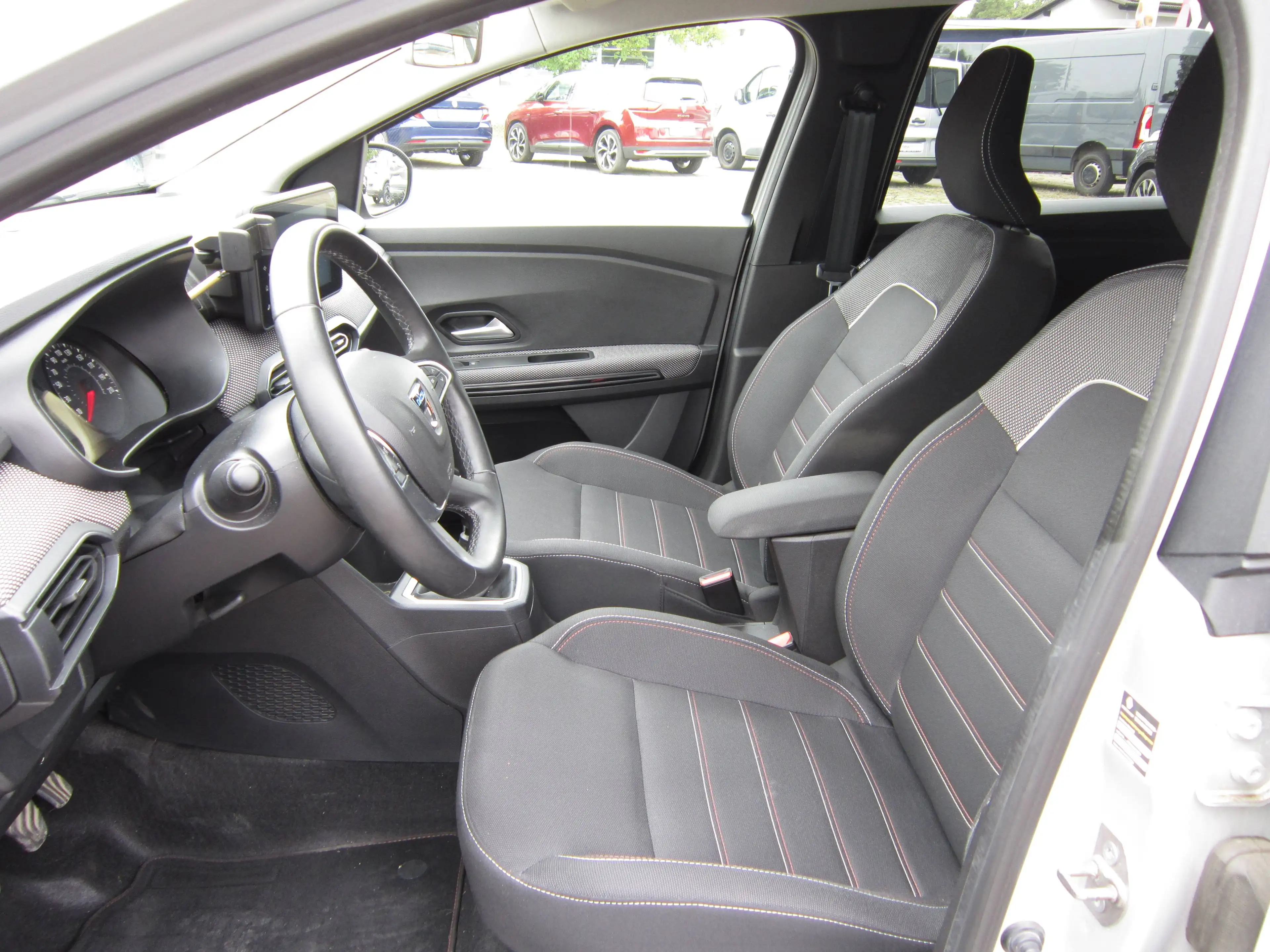 Dacia Jogger Jogger TCe 110 Extreme, Sitzheizung, Klimaautomatik, Kamera, Navi — photo 14