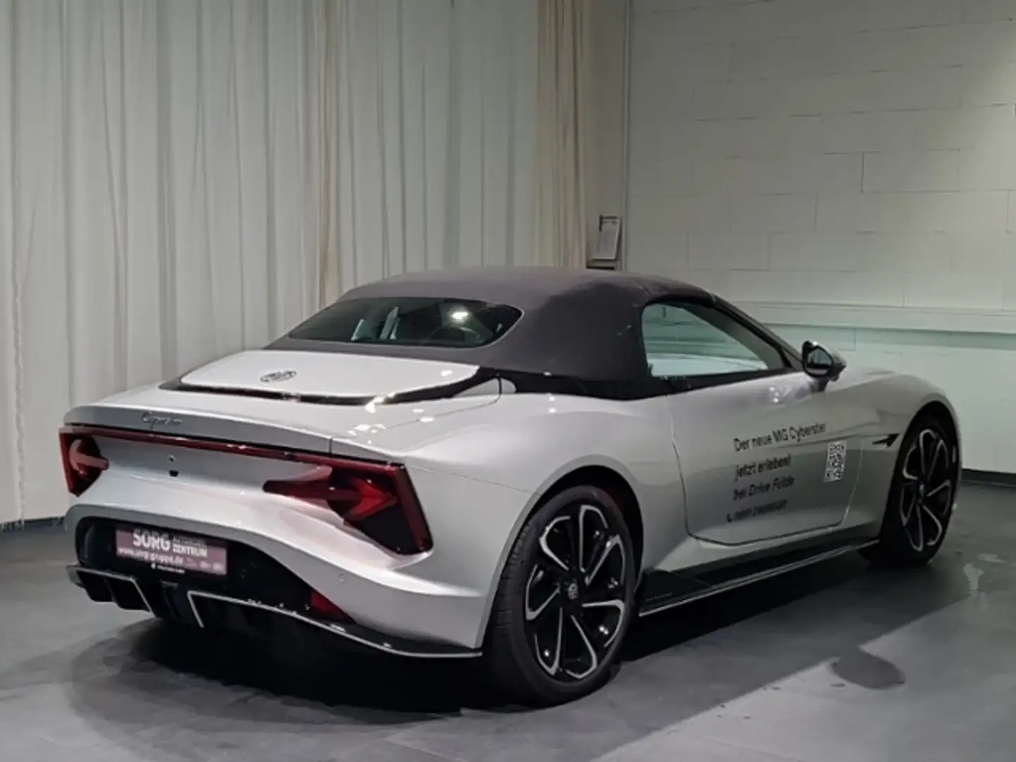 MG Cyberster X-Power*375kW*AWD*Scherentüren Stříbrná - 2