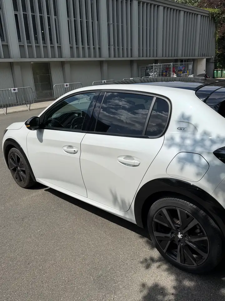 Peugeot 208 208 — photo 2