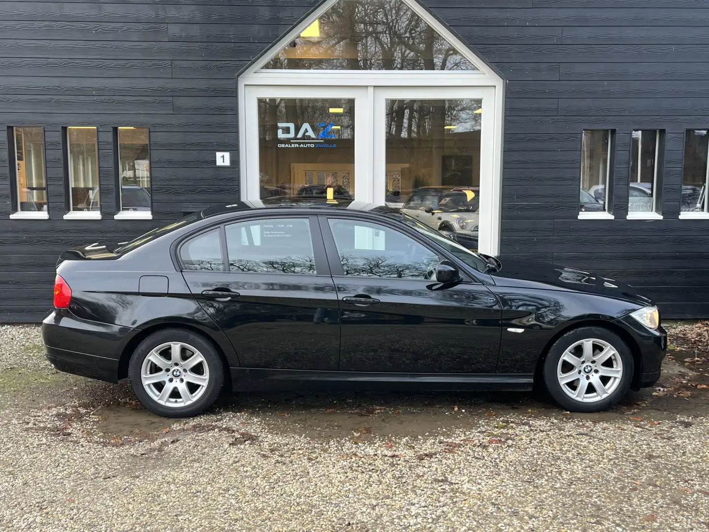 BMW 318 3-serie 318i Executive Aut/Airco/Audio/Pdc/Youngti Zwart - 2