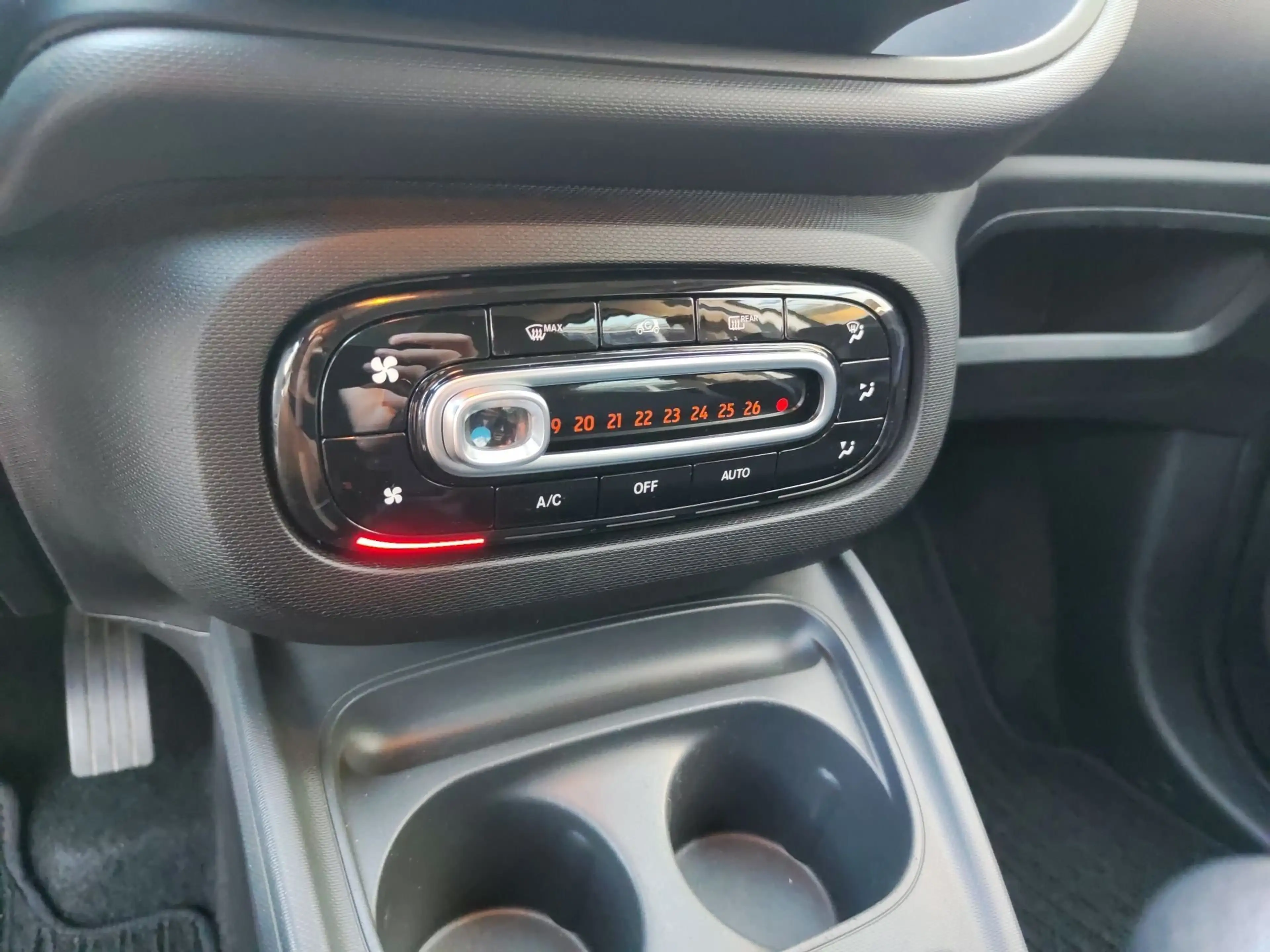 smart forFour 1.0 KlimaA+PDC — photo 14