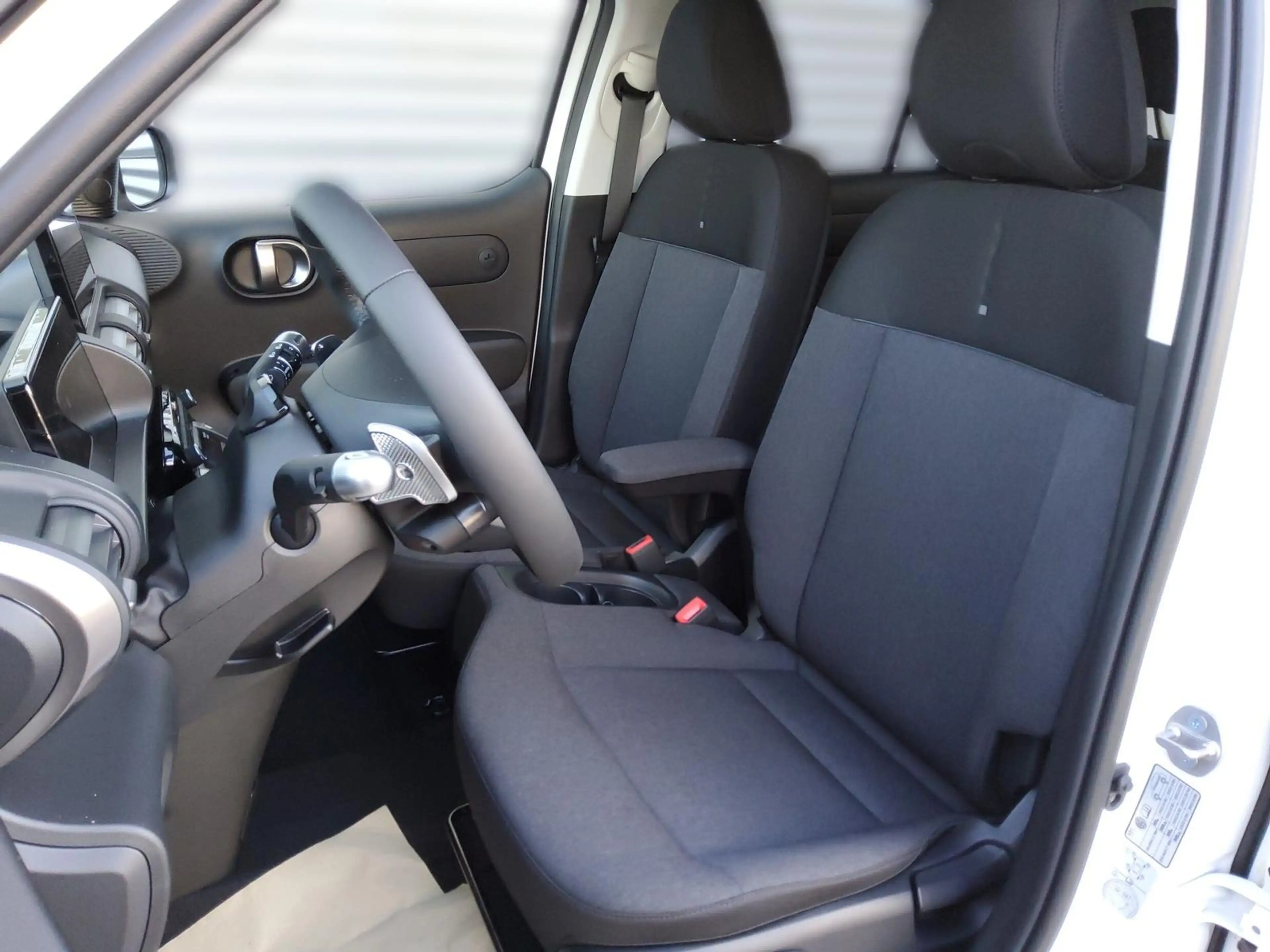 Hyundai Inster EV 49 kWh PRIME WÄRMEPUMPE/360°/NAVI/LED/SHZ/DAB+ — photo 7