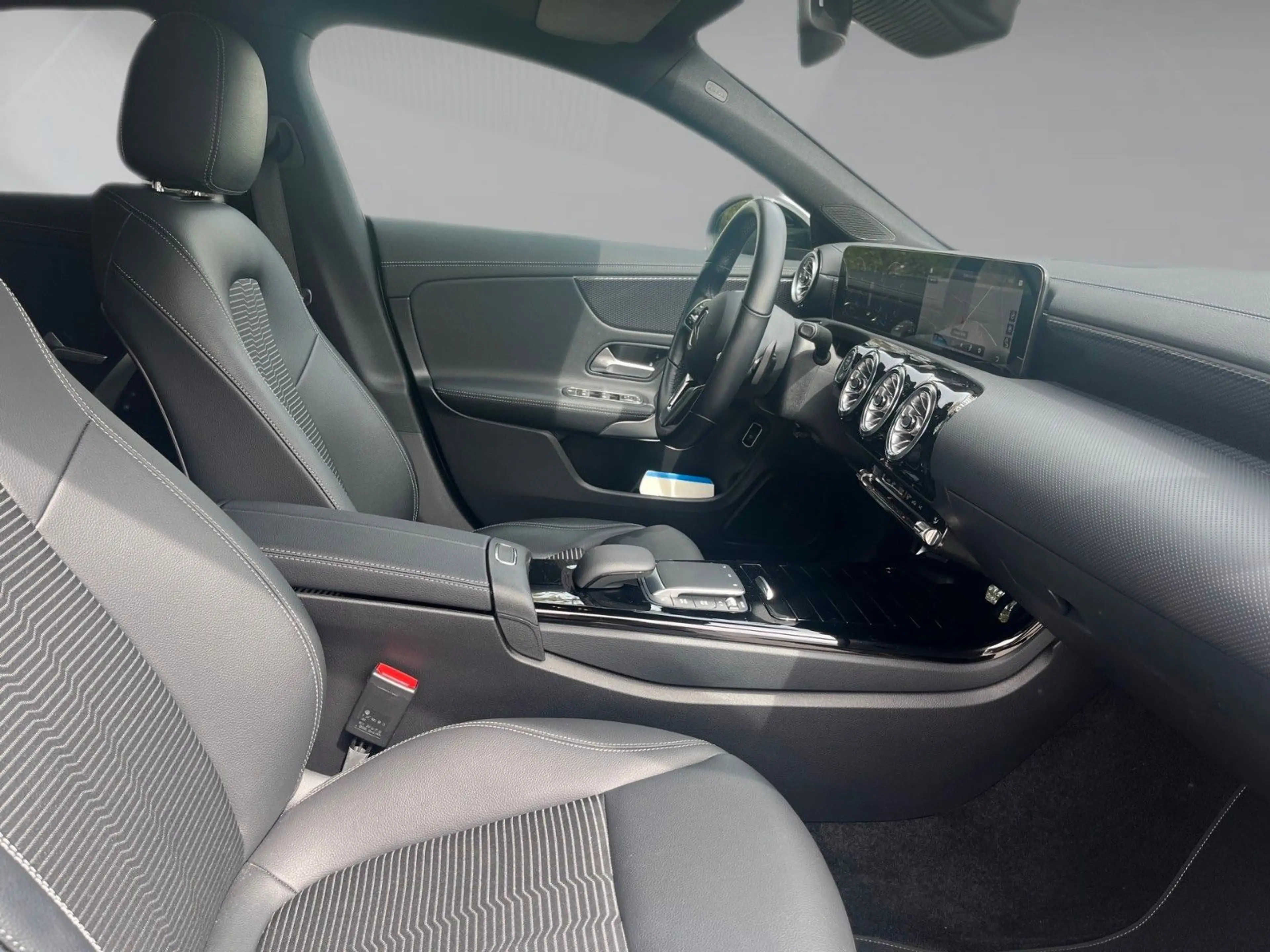 Mercedes-Benz CLA 250 CLA 250 DCT — photo 8