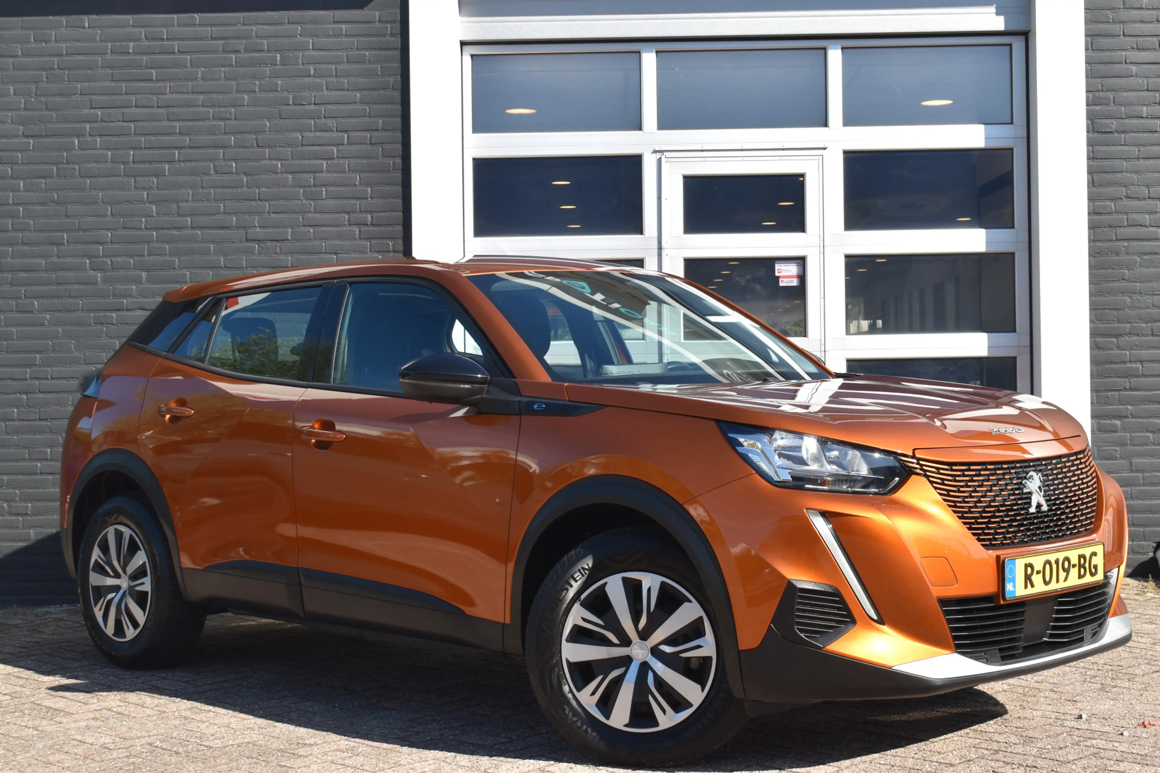 Peugeot e-2008 EV Active 50 kWh — photo 5