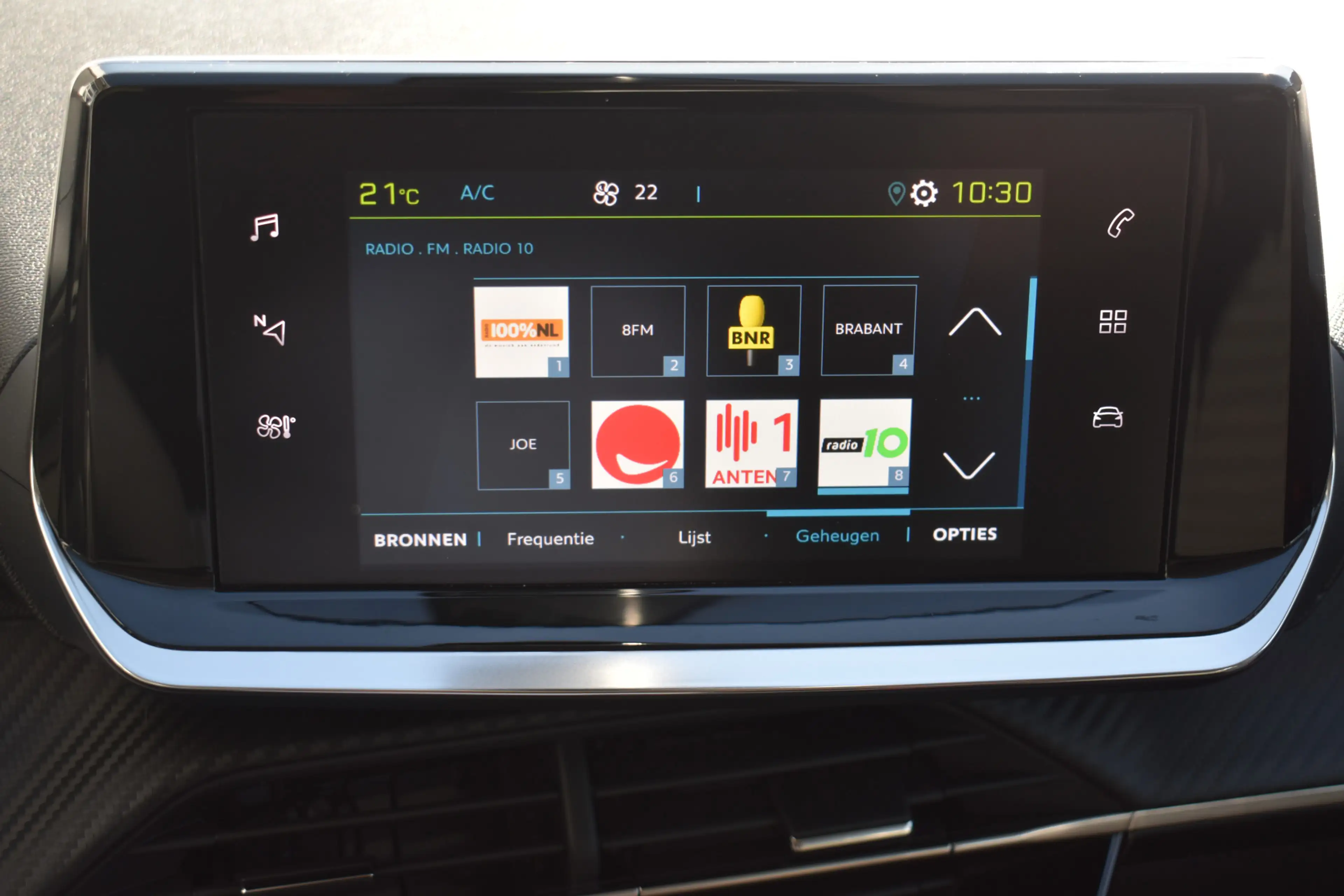 Peugeot e-2008 EV Active 50 kWh — photo 15