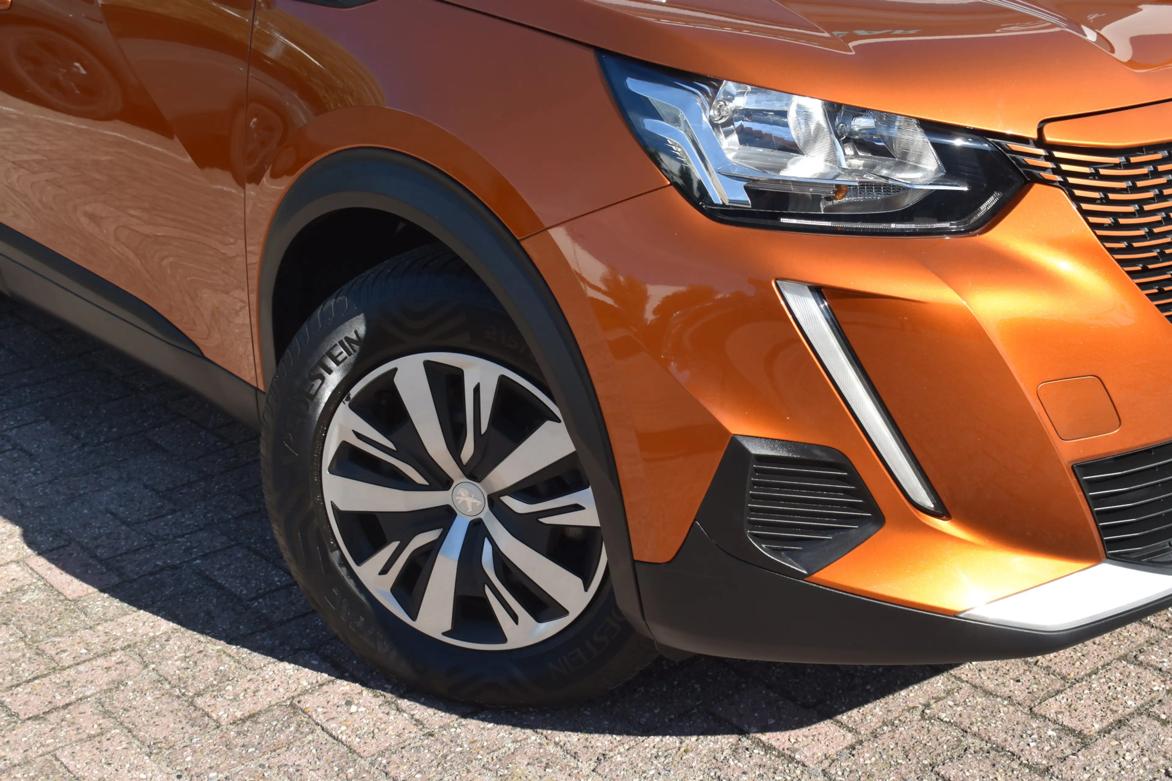 Peugeot e-2008 EV Active 50 kWh — photo 11