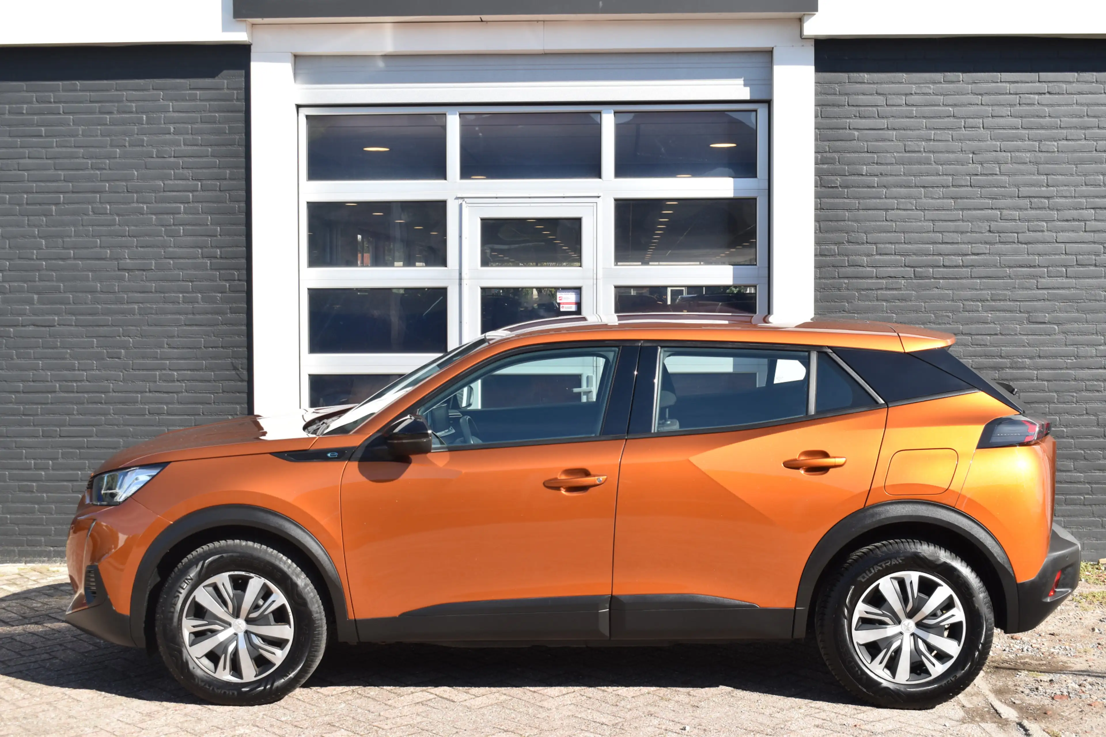 Peugeot e-2008 EV Active 50 kWh — photo 8