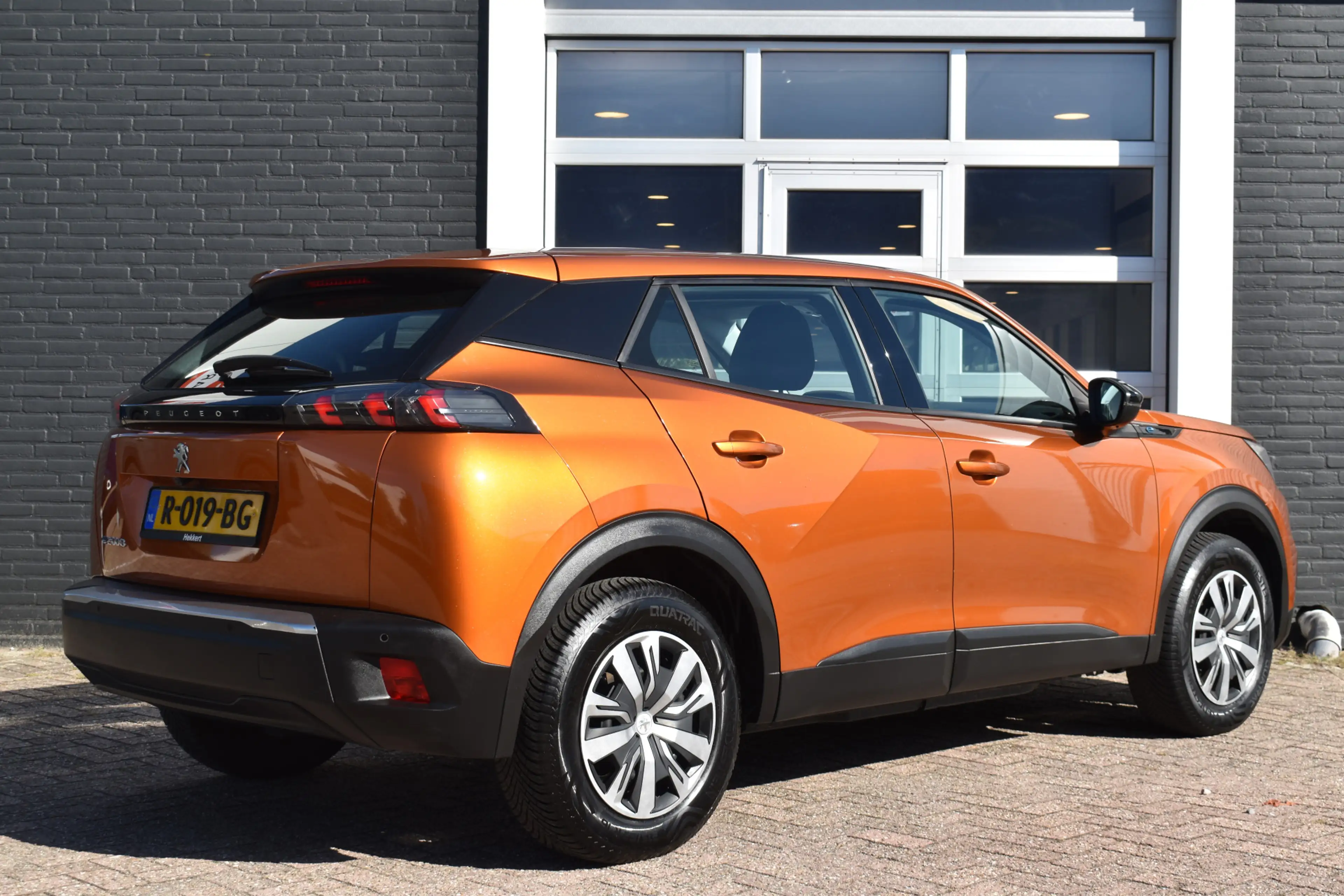 Peugeot e-2008 EV Active 50 kWh — photo 3