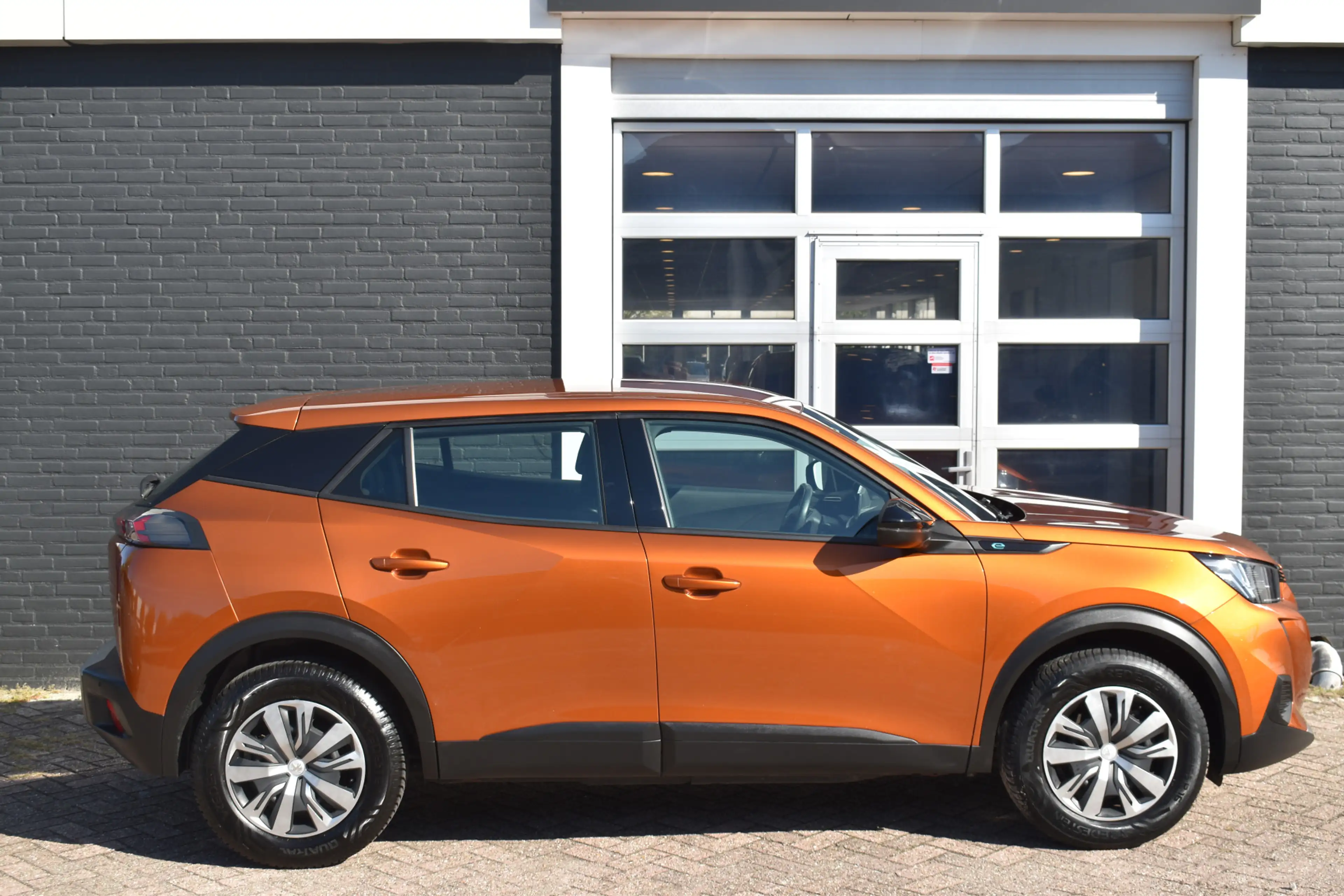 Peugeot e-2008 EV Active 50 kWh — photo 9