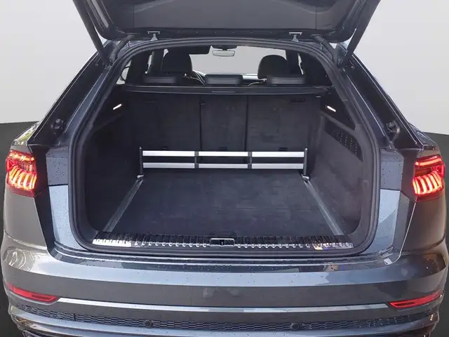Audi Q8 view 7