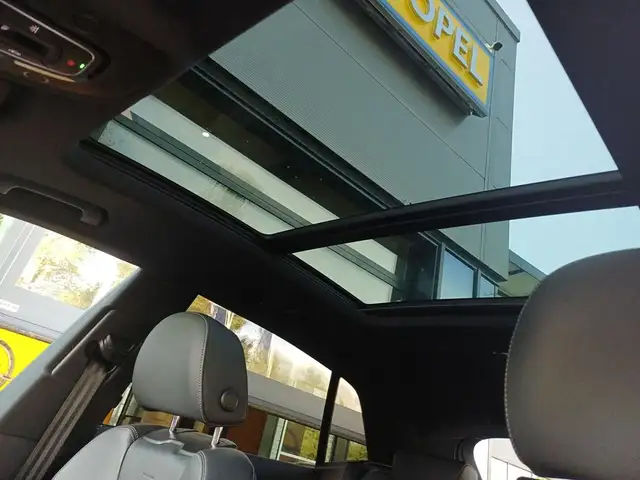 Audi Q8 view 14