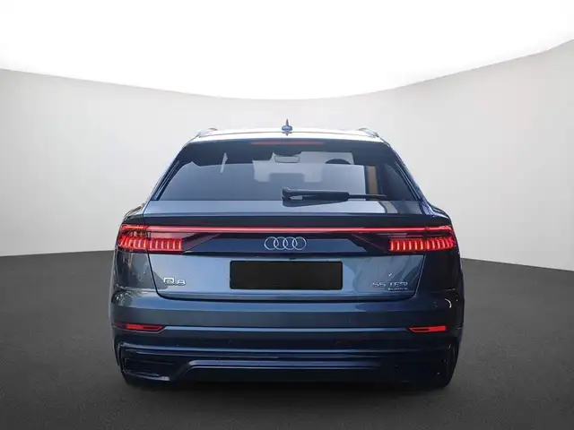 Audi Q8 view 3