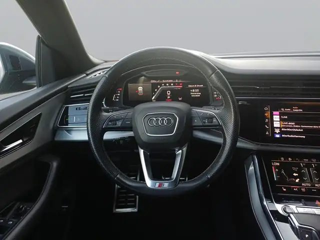 Audi Q8 view 13