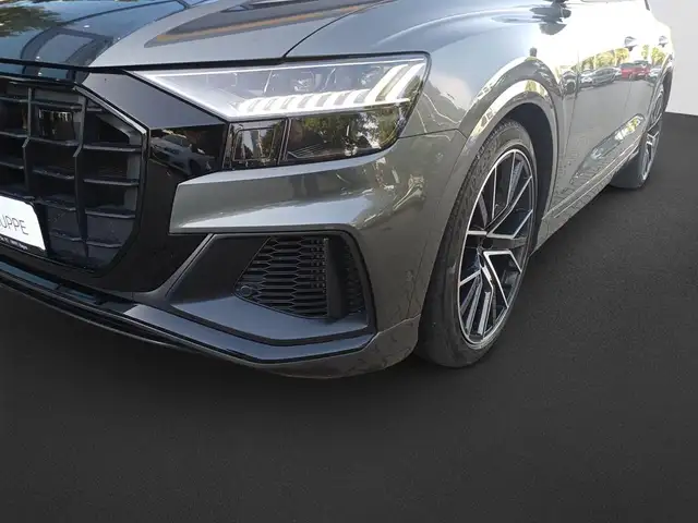 Audi Q8 view 9