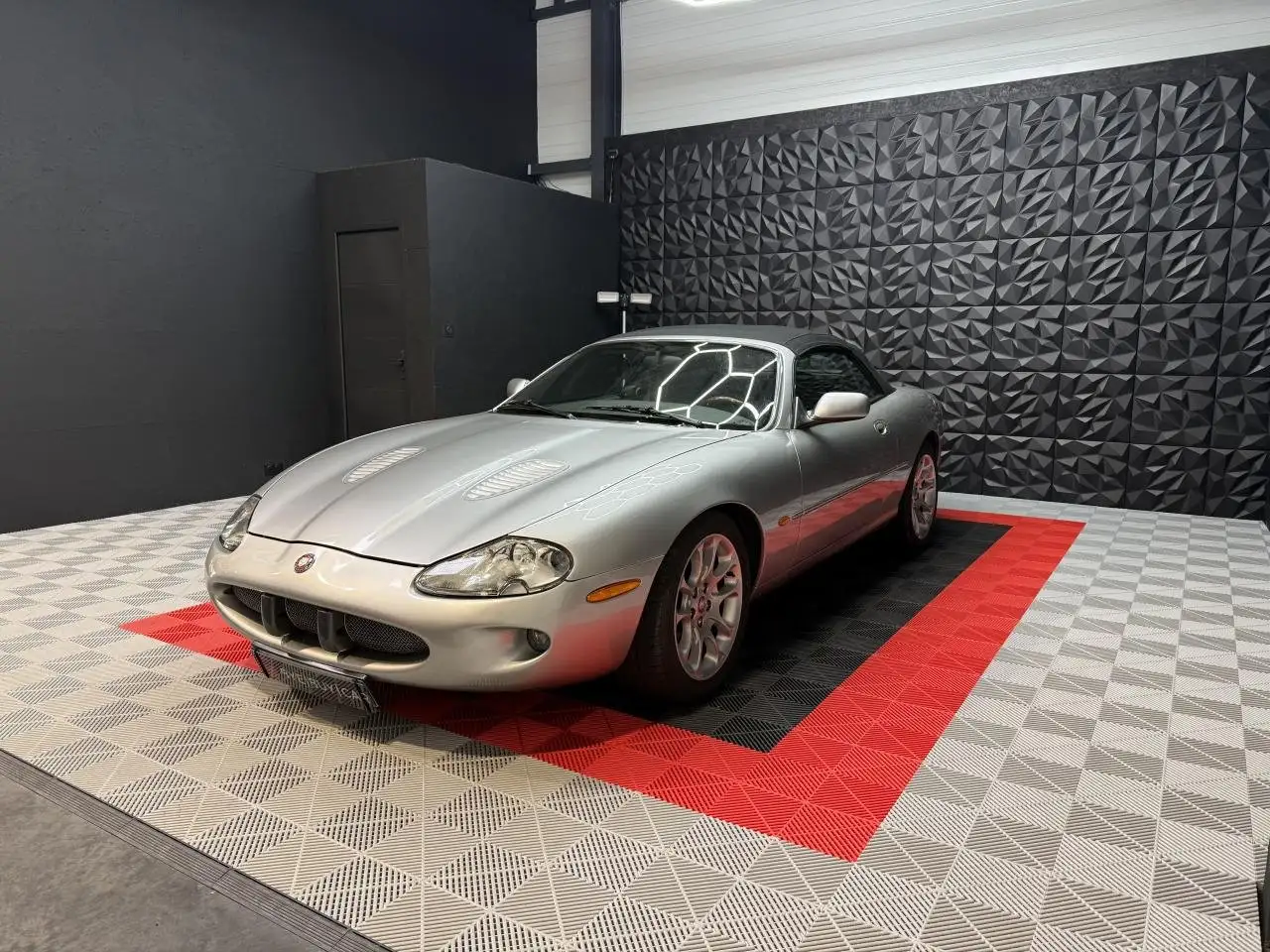 Jaguar XKR