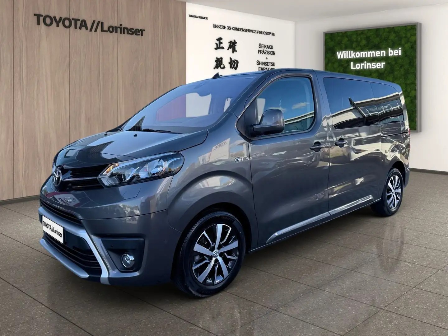 Toyota Proace Verso 2.0 D-4D L1 Shuttle KlimaA+PDC Grijs - 2