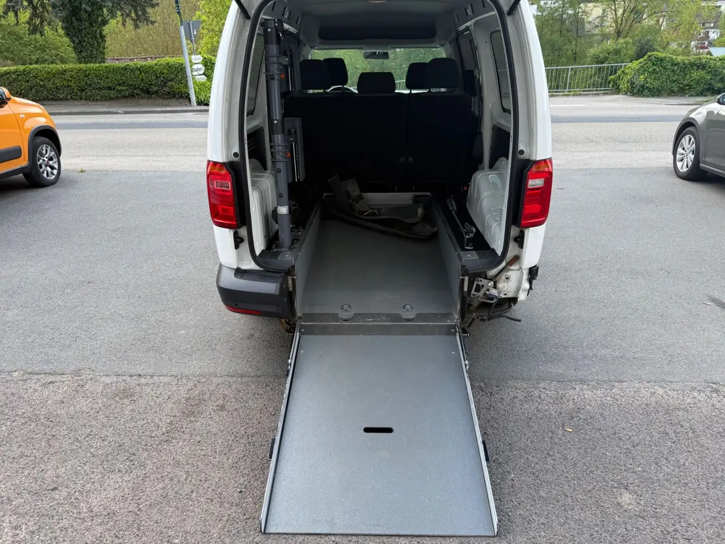 Volkswagen Caddy Maxi Kombi 2.0 TDI Behinderten Rollstuhl Weiß - 2
