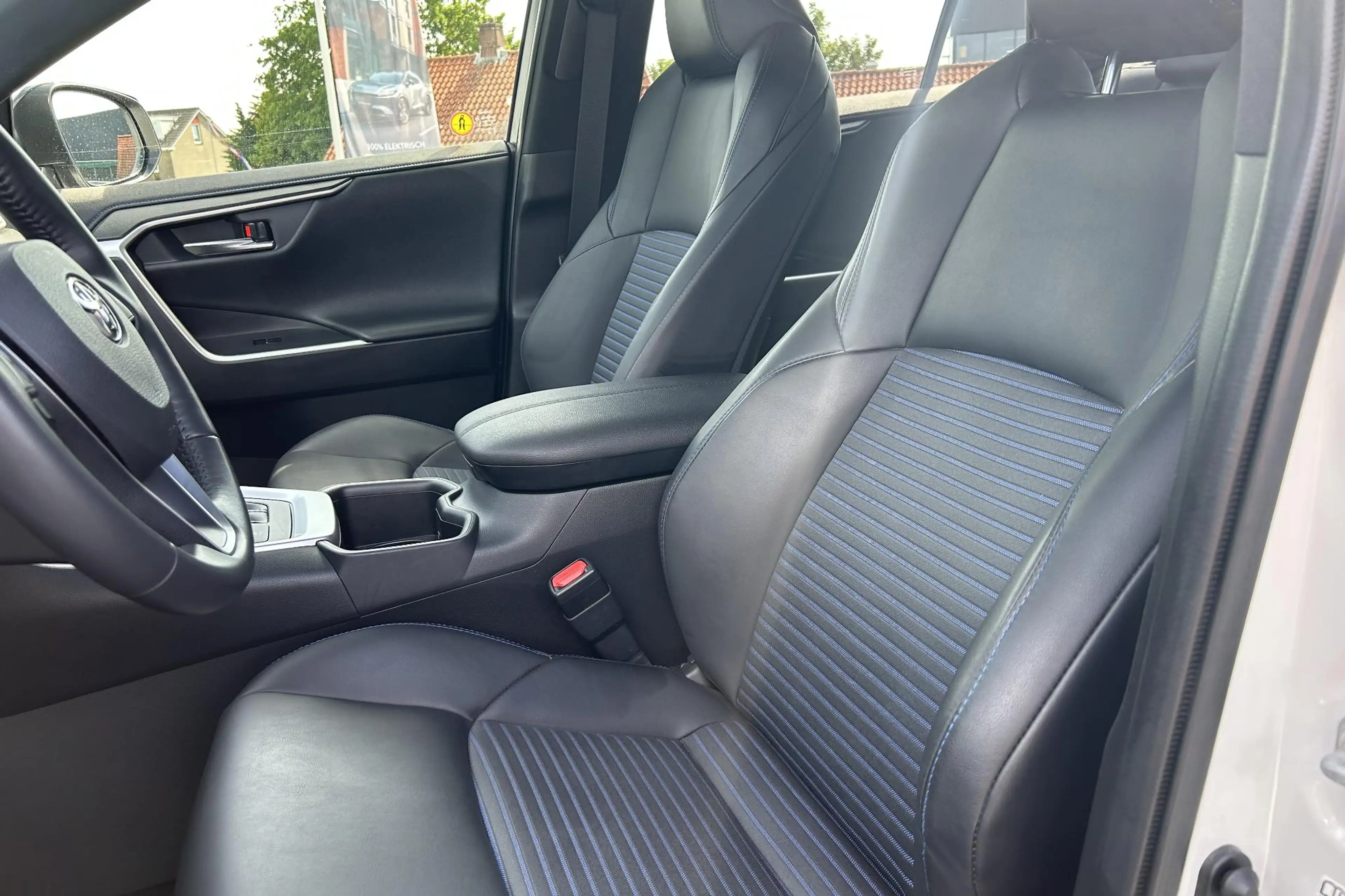 Toyota RAV 4 2.5 Hybrid AWD Bi tone, Bearlock, Trekhaak! — photo 8