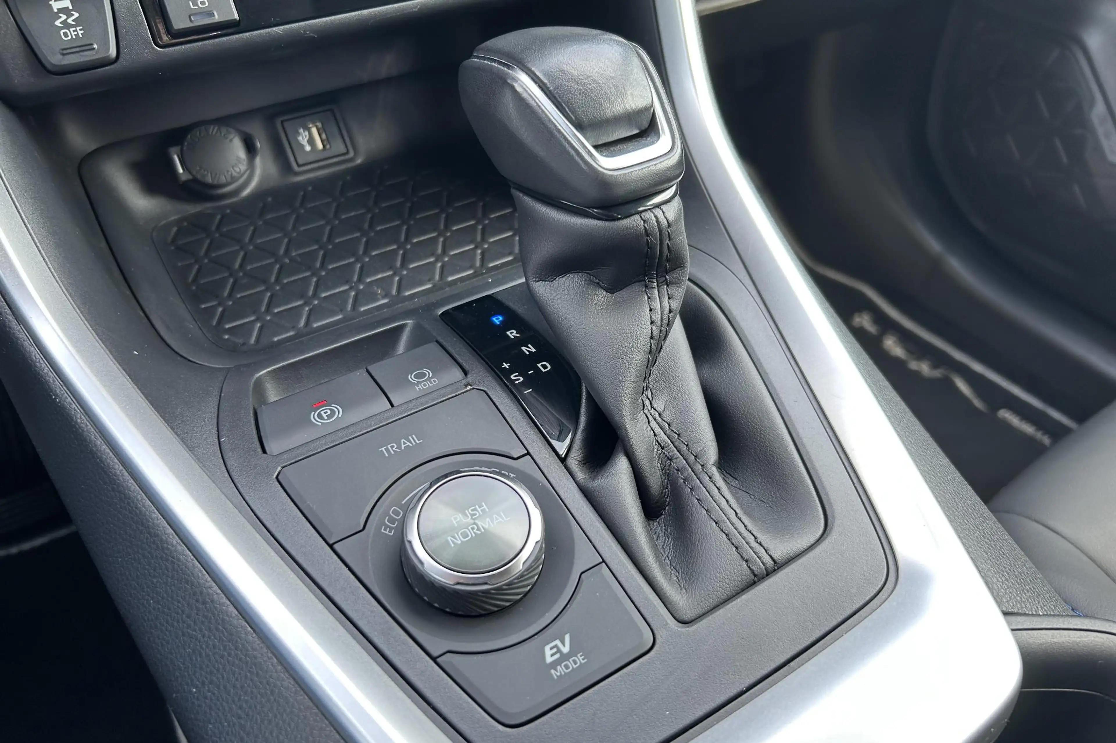 Toyota RAV 4 2.5 Hybrid AWD Bi tone, Bearlock, Trekhaak! — photo 14