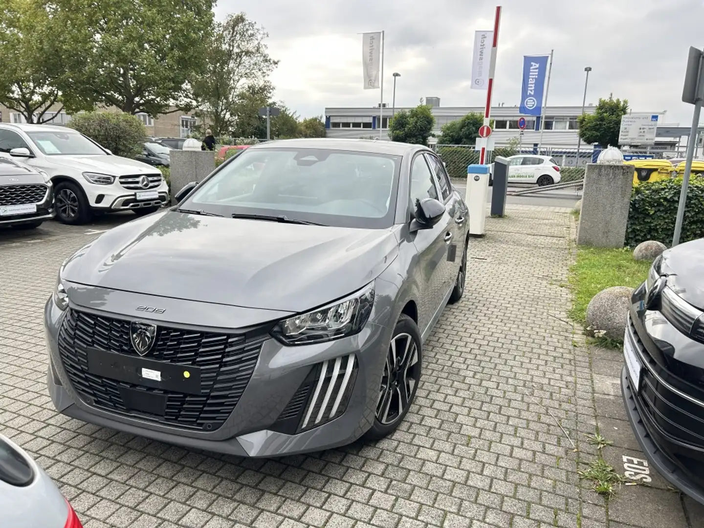 Peugeot 208 PureTech 100 Allure Multimedia+LED+SHZ+DAB+PDC+ Gris - 1