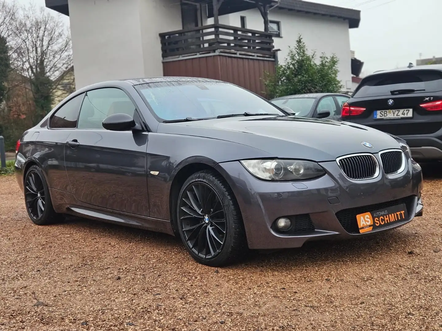 BMW 335 Baureihe 3 Coupe 335i xDrive  M-SPORT PAKET Grau - 2