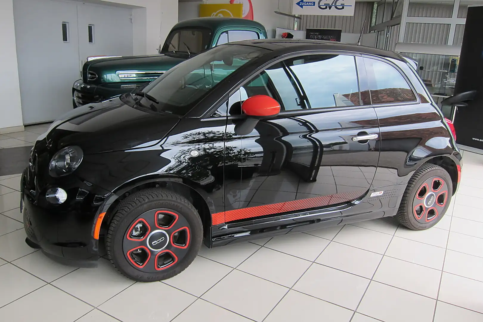 Fiat 500e California Schwarz - 1