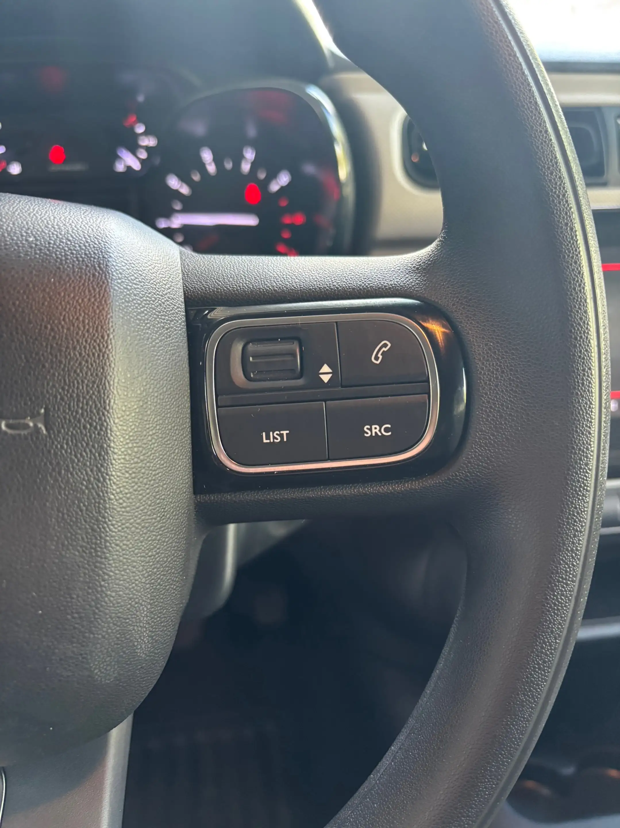 Citroen C3 1.2 PureTech Live — photo 18