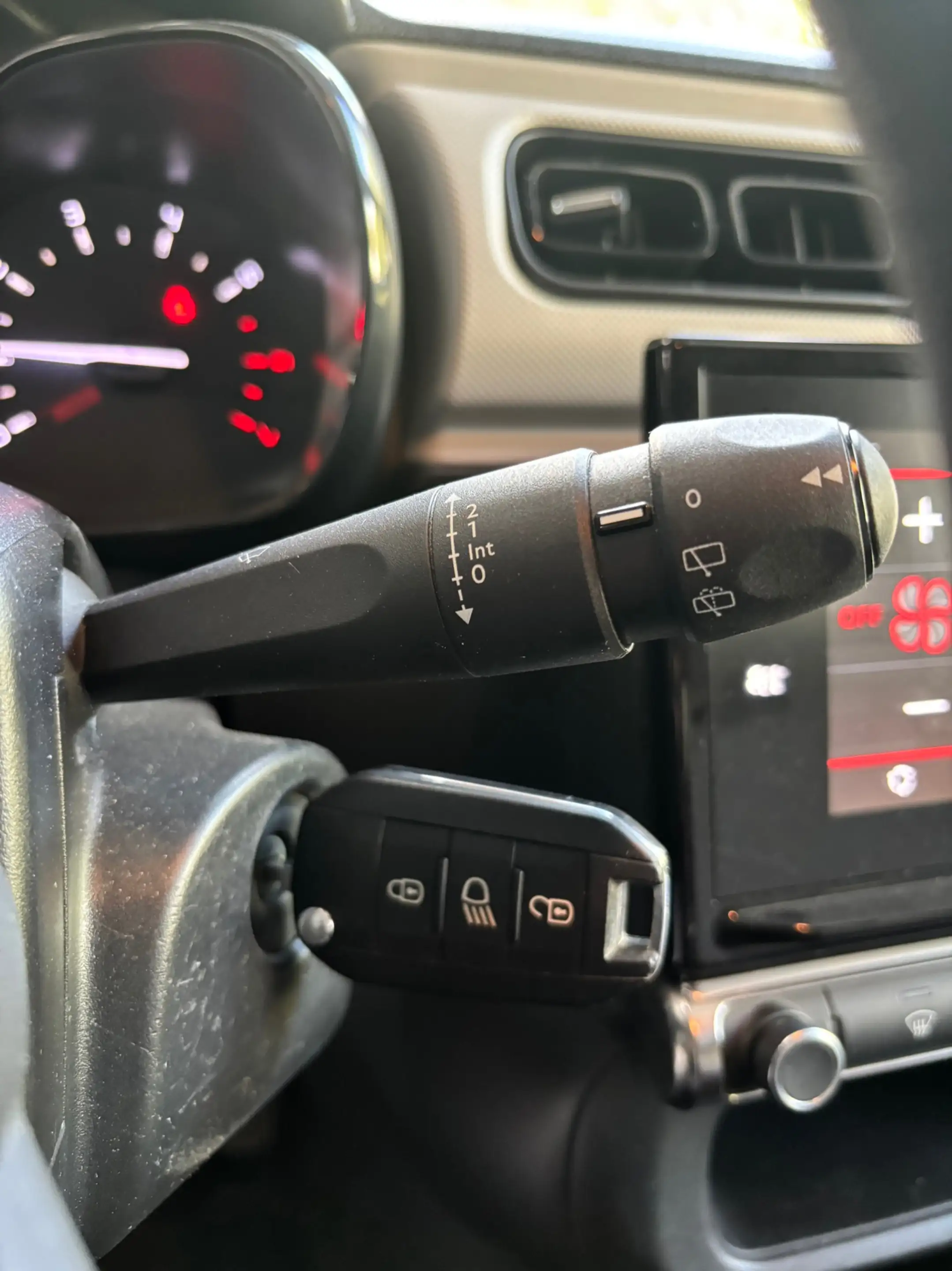 Citroen C3 1.2 PureTech Live — photo 20