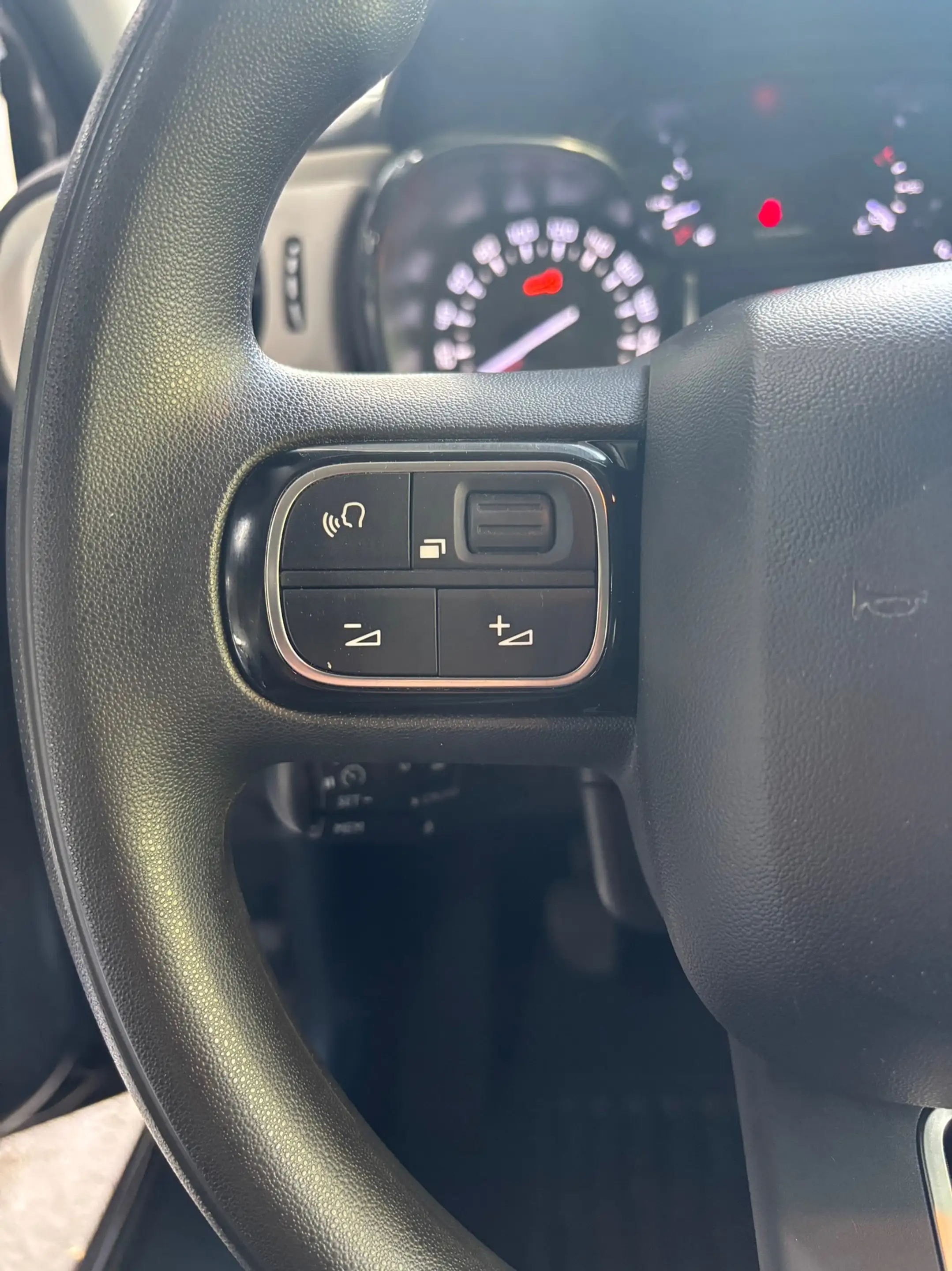 Citroen C3 1.2 PureTech Live — photo 17