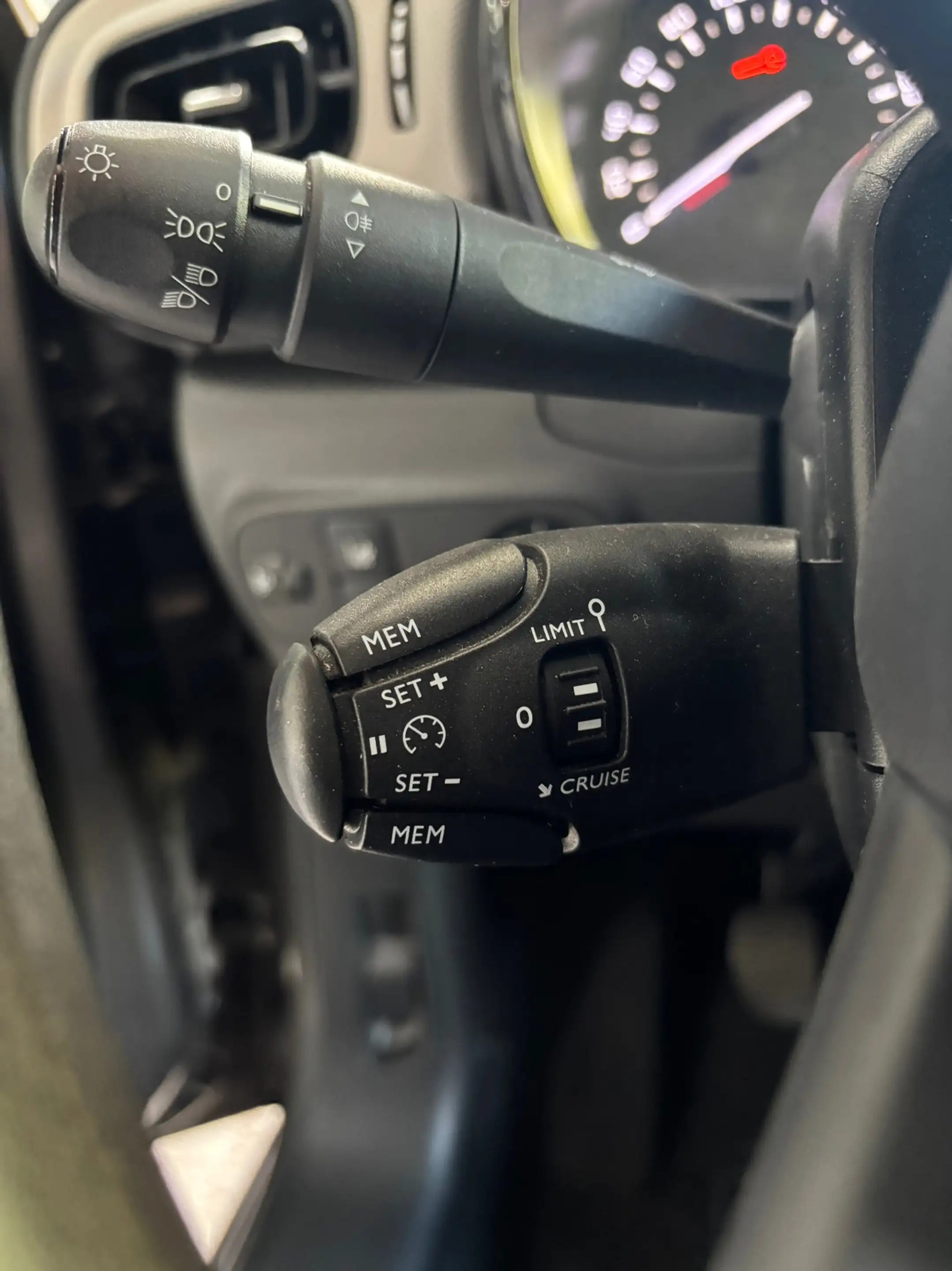 Citroen C3 1.2 PureTech Live — photo 19