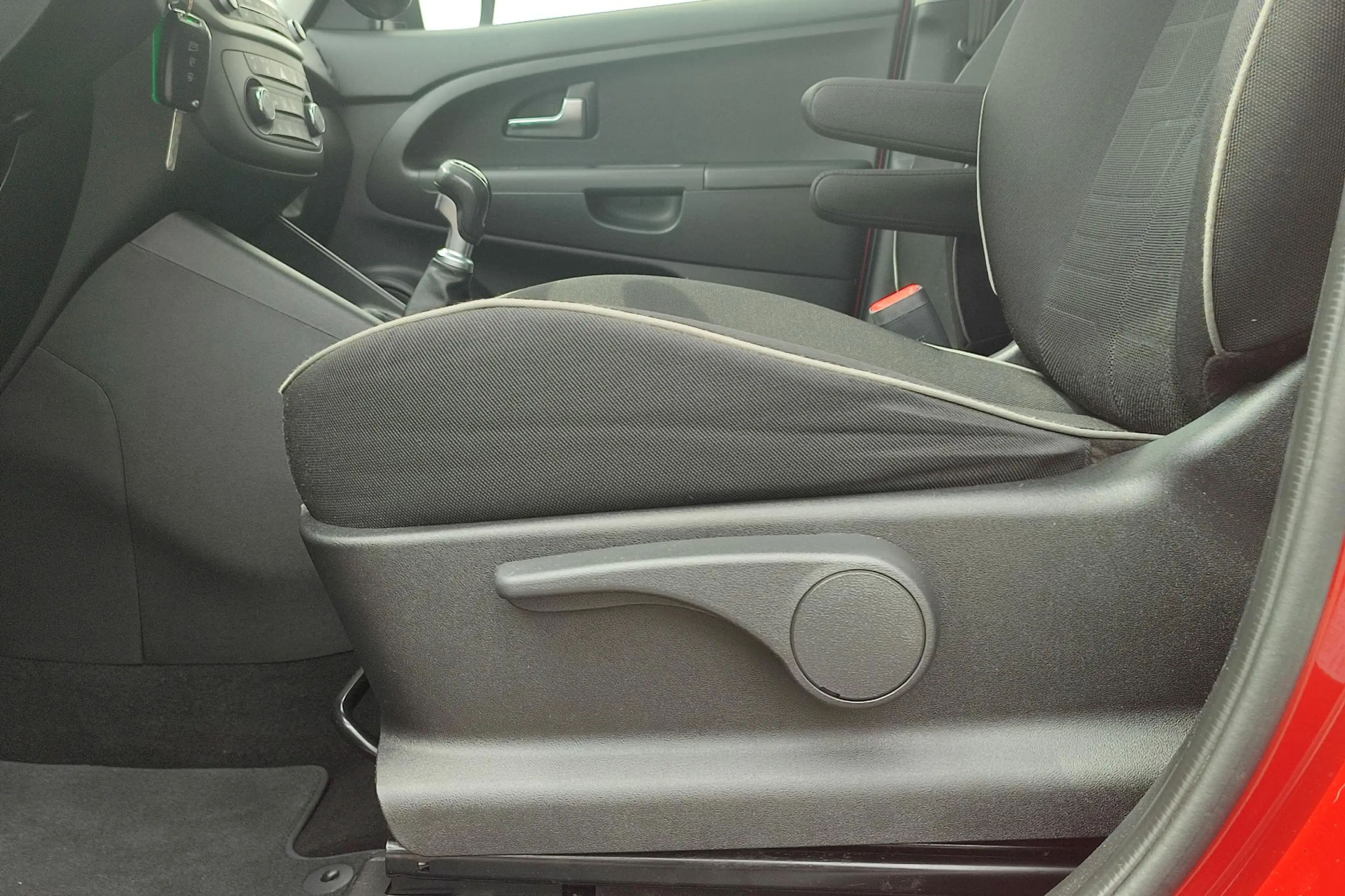 Kia Venga 1.4 CVVT ExecutiveLine | Stoel en stuurverwarming — photo 13