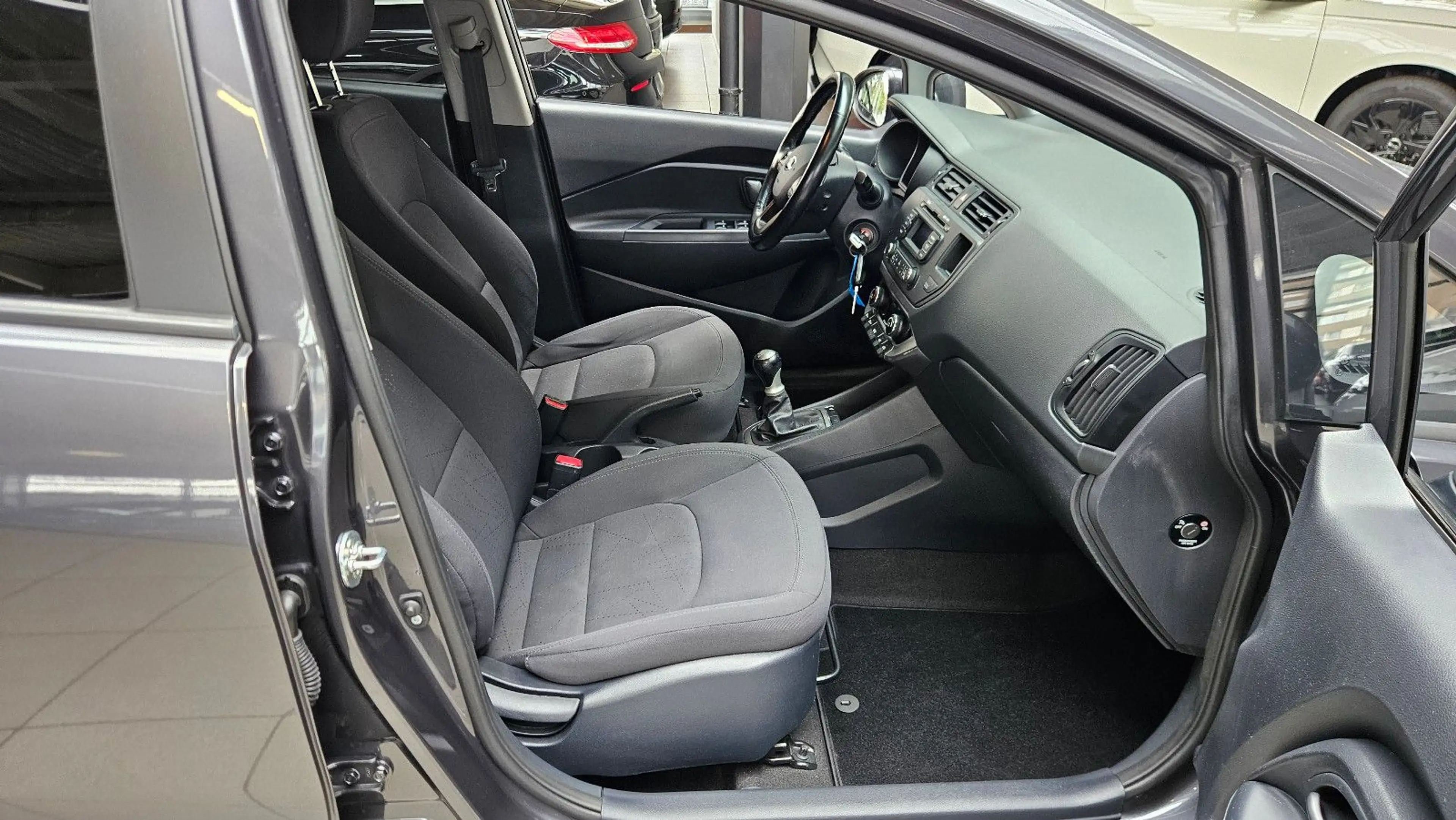 Kia Rio Dream Team * SHZ * LHZ * Allwetter Reifen * — photo 15
