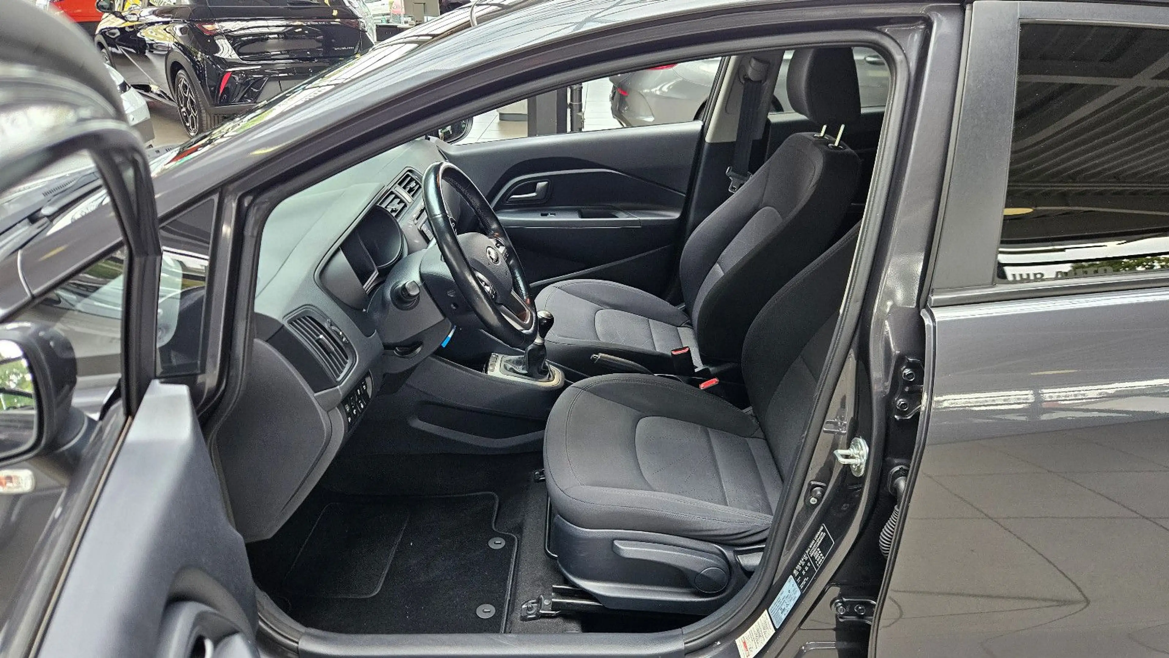 Kia Rio Dream Team * SHZ * LHZ * Allwetter Reifen * — photo 12