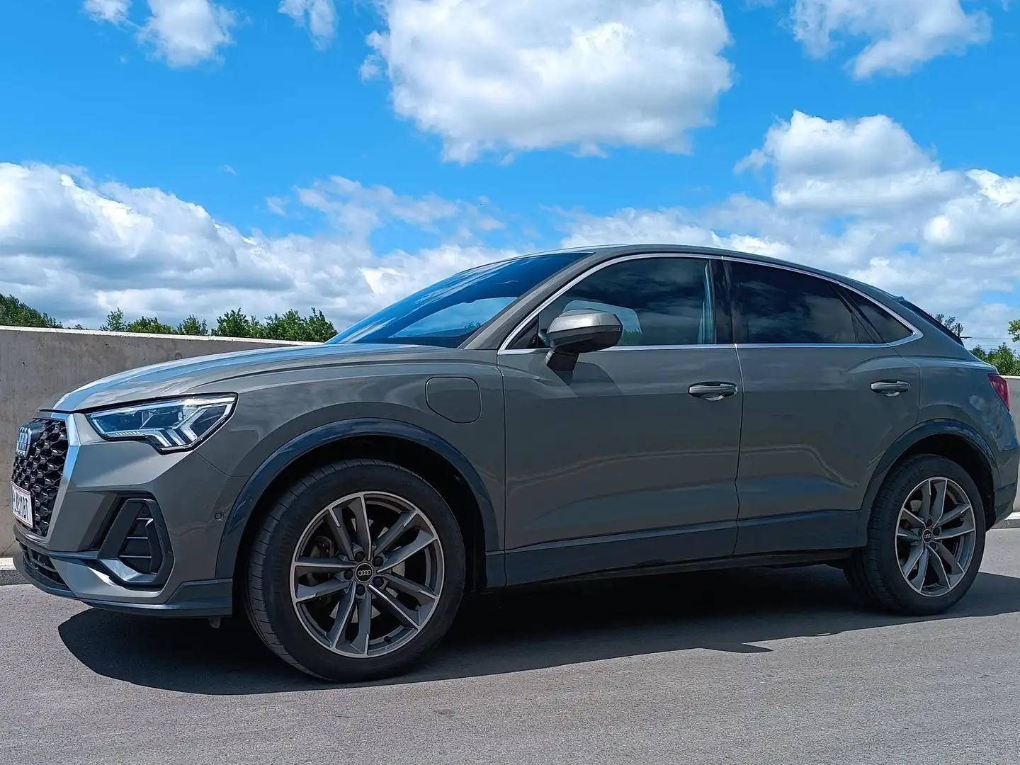 Audi Q3 Sportback 45 TFSI e S-tronic Grau - 1