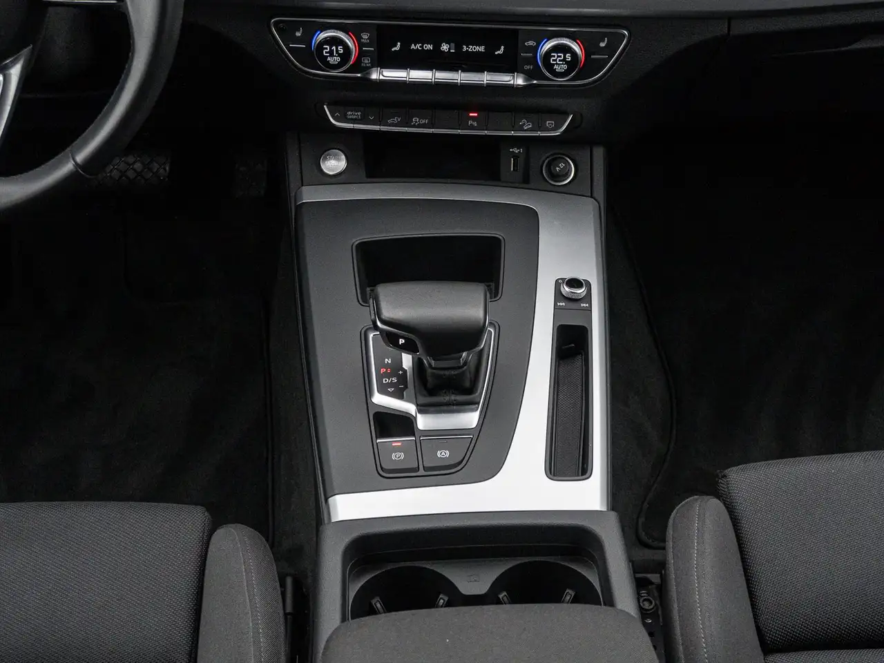 Audi Q5 TFSI 50 TFSI e quattro 220 S tronic advanced LED N 14