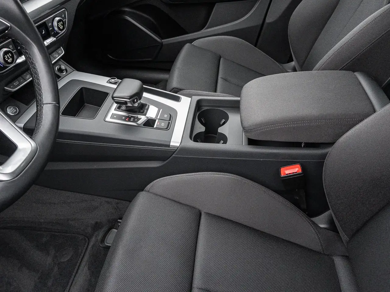 Audi Q5 TFSI 50 TFSI e quattro 220 S tronic advanced LED N 15