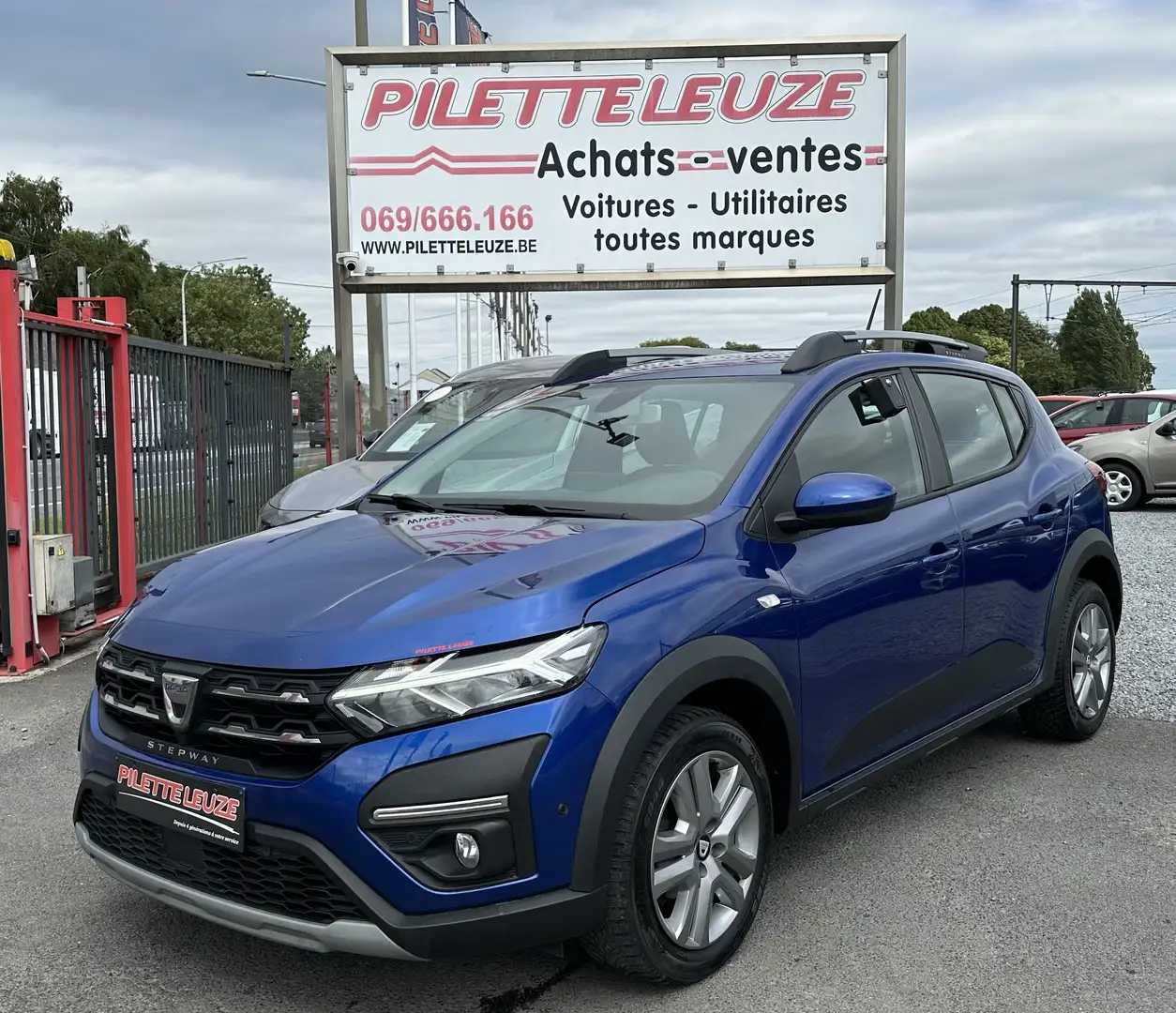 Dacia Sandero Stepway 1.0 TCe Blauw - 1