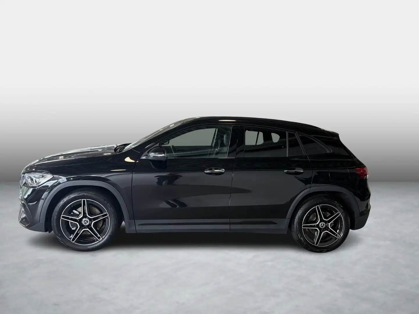 Mercedes-Benz GLA 200 d AMG Line + TREKHAAK + KEY LESS + NIGHTPAKKET + Noir - 2